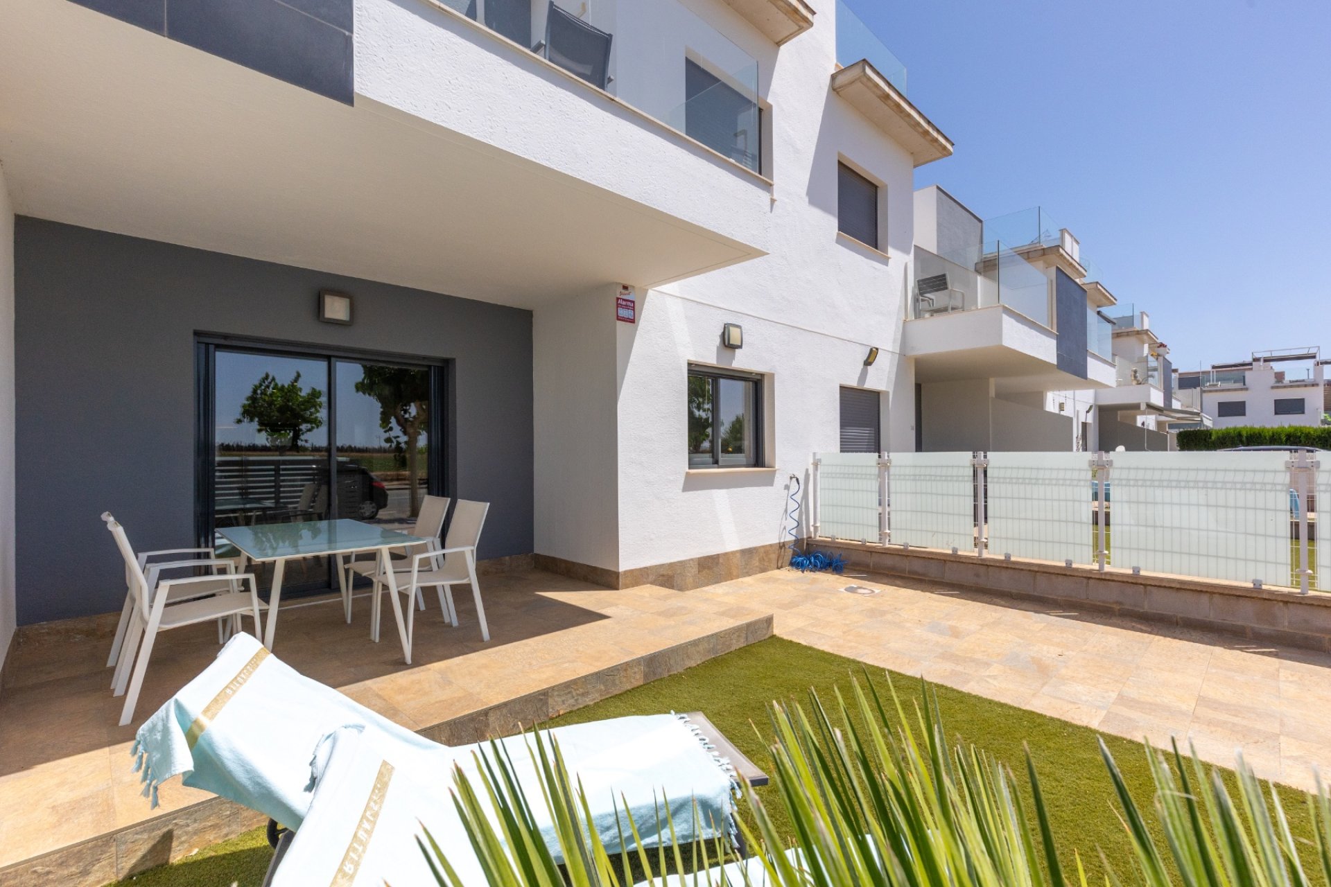 Resale - Apartment / Flat * - Pilar de la Horadada *