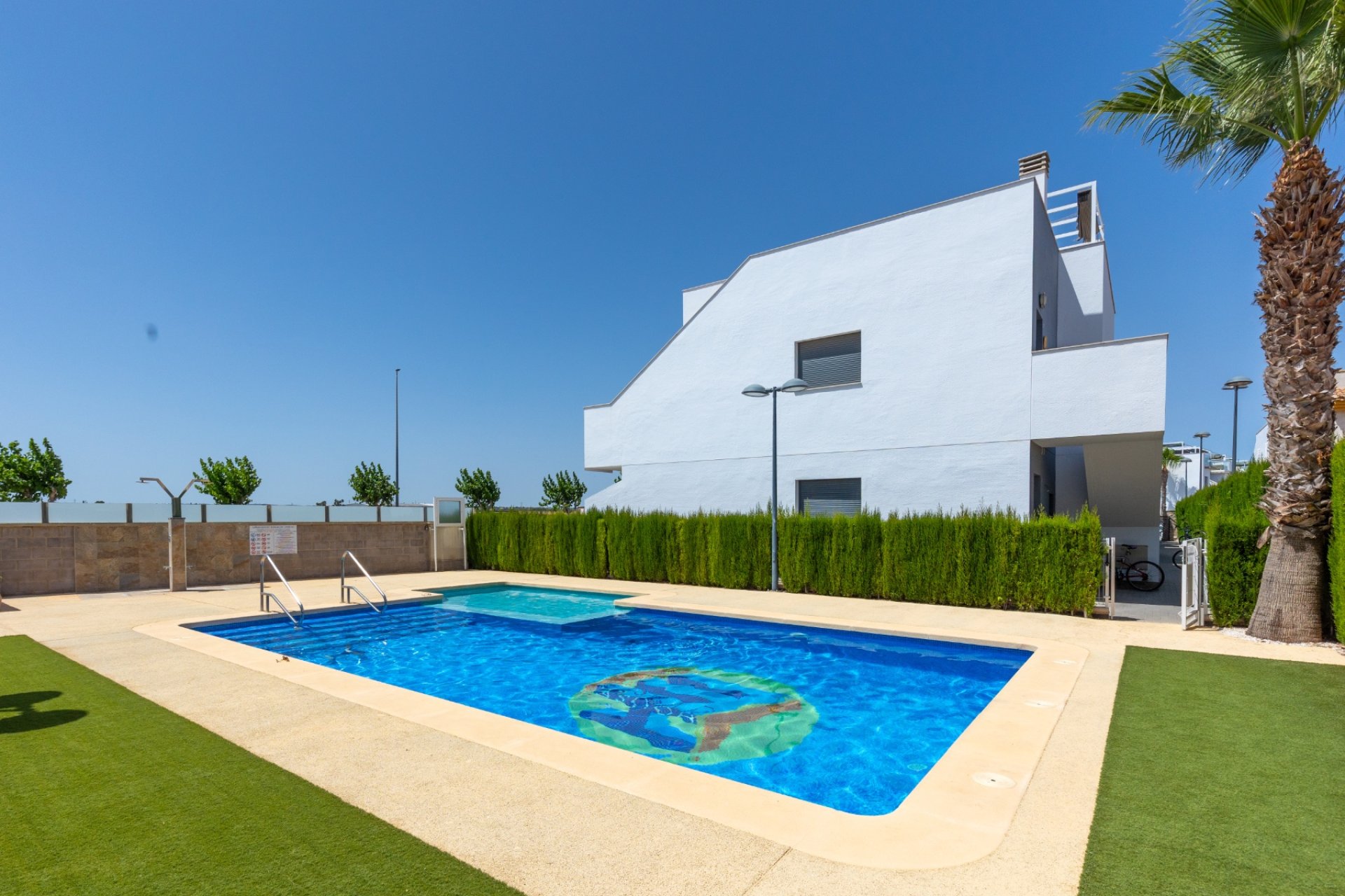 Resale - Apartment / Flat * - Pilar de la Horadada *