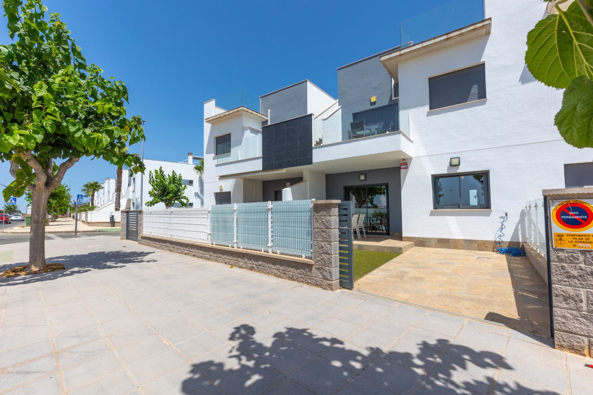 Resale - Apartment / Flat * - Pilar de la Horadada *