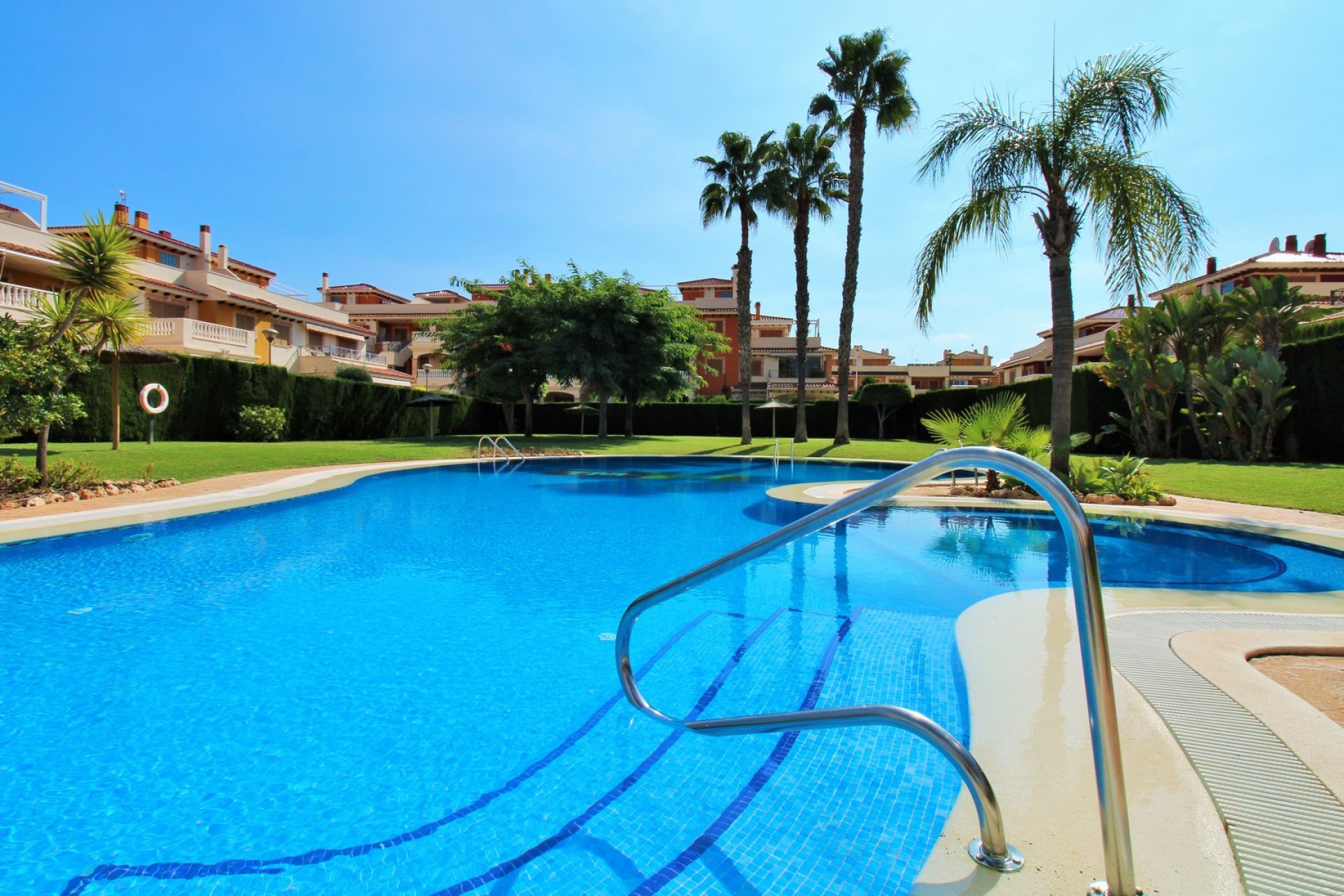 Resale - Apartment / Flat * - Playa Flamenca *