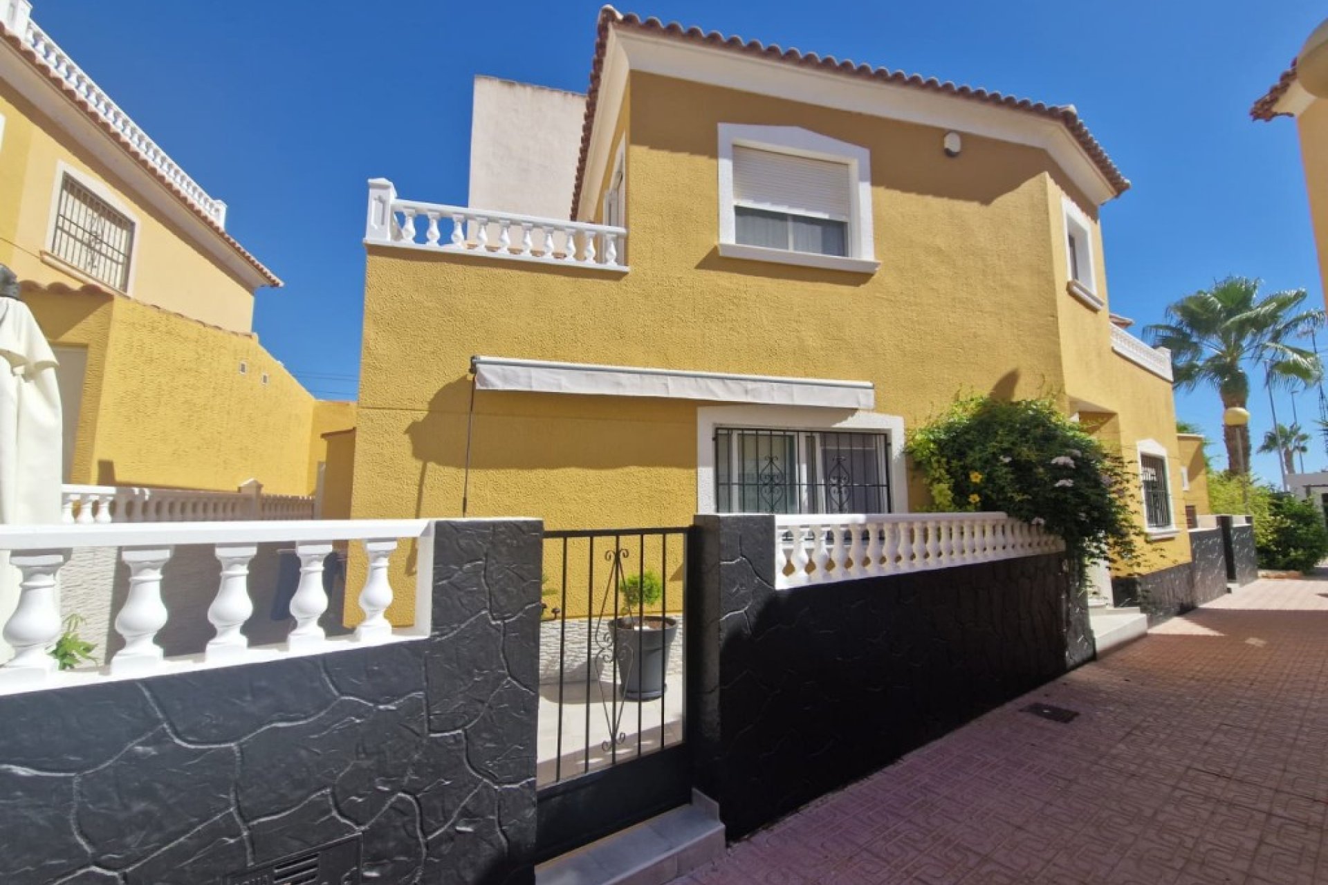 Resale - Apartment / Flat * - Playa Flamenca *