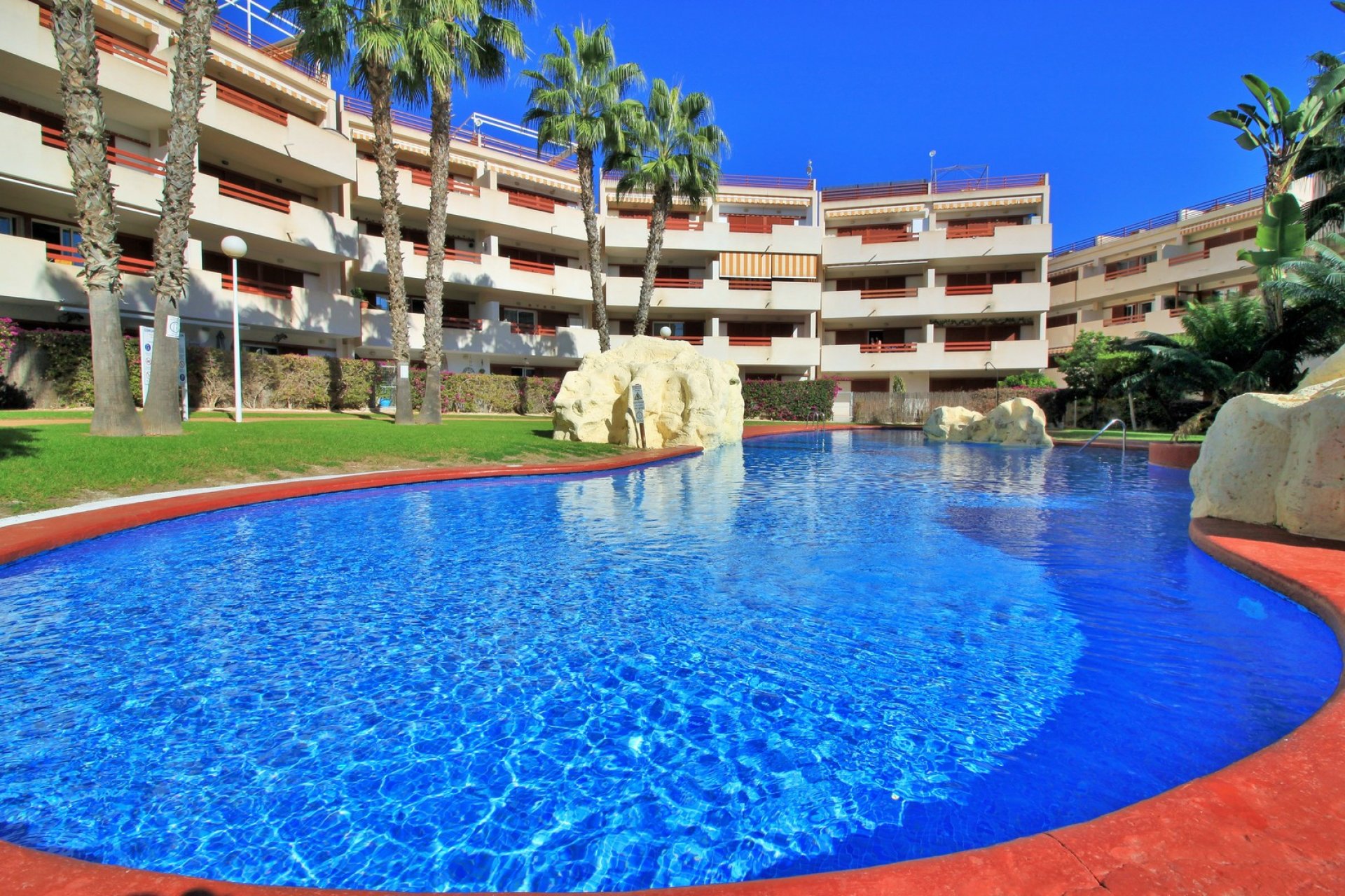 Resale - Apartment / Flat * - Playa Flamenca *