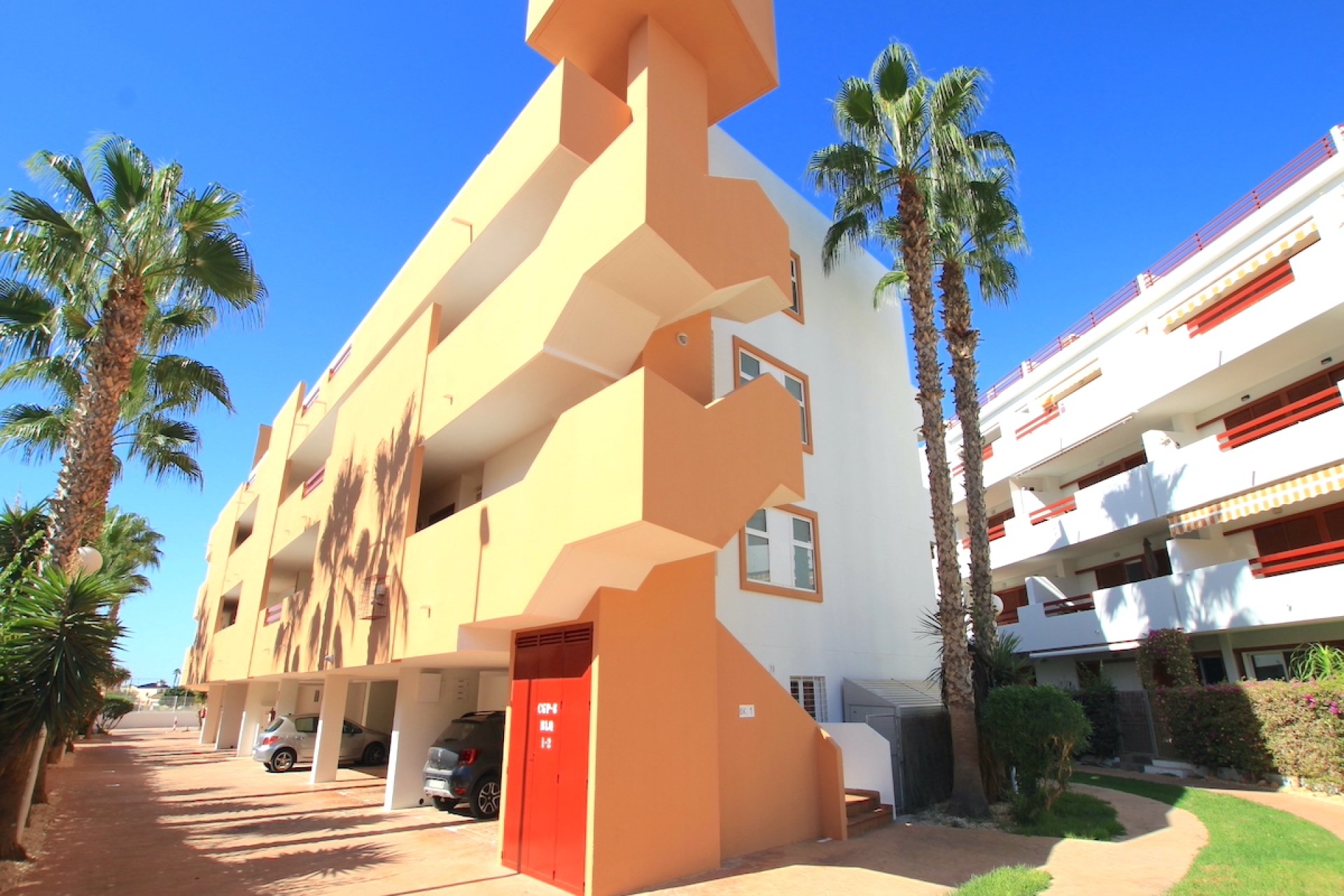 Resale - Apartment / Flat * - Playa Flamenca *