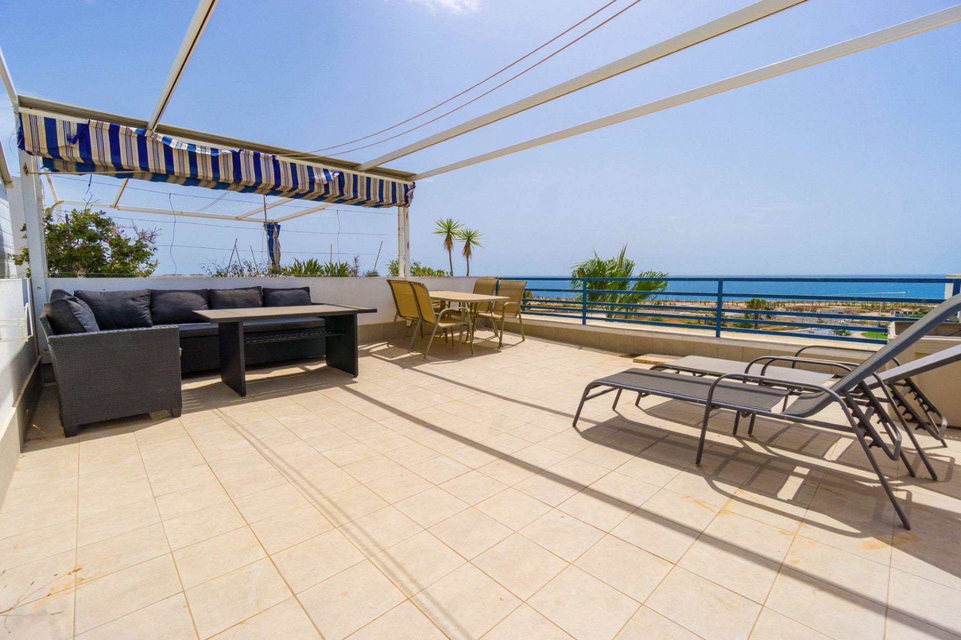 Resale - Apartment / Flat * - Playa Flamenca *