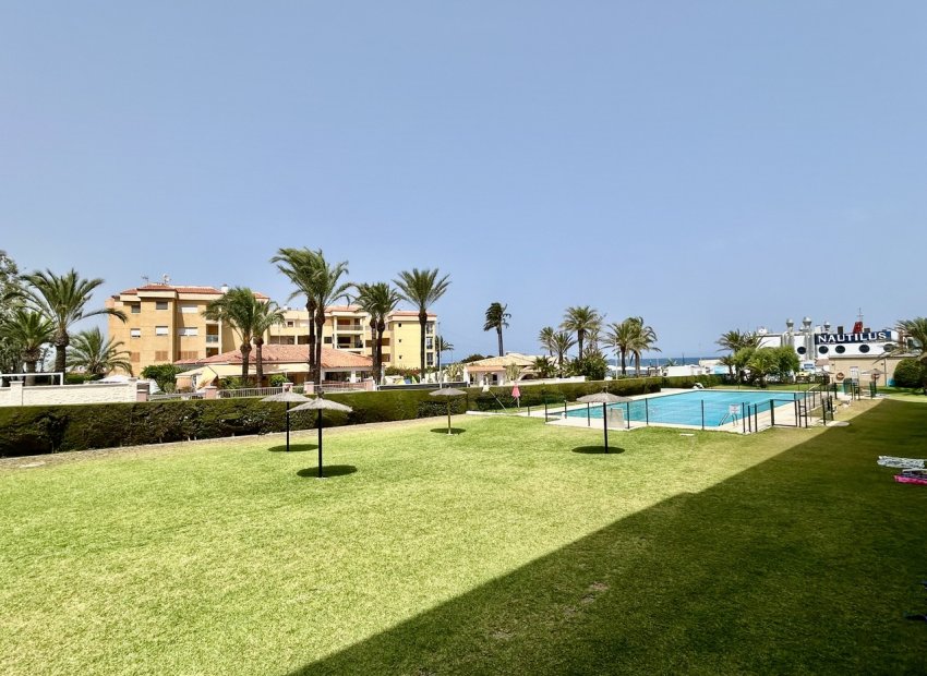 Resale - Apartment / Flat * - Punta Prima *