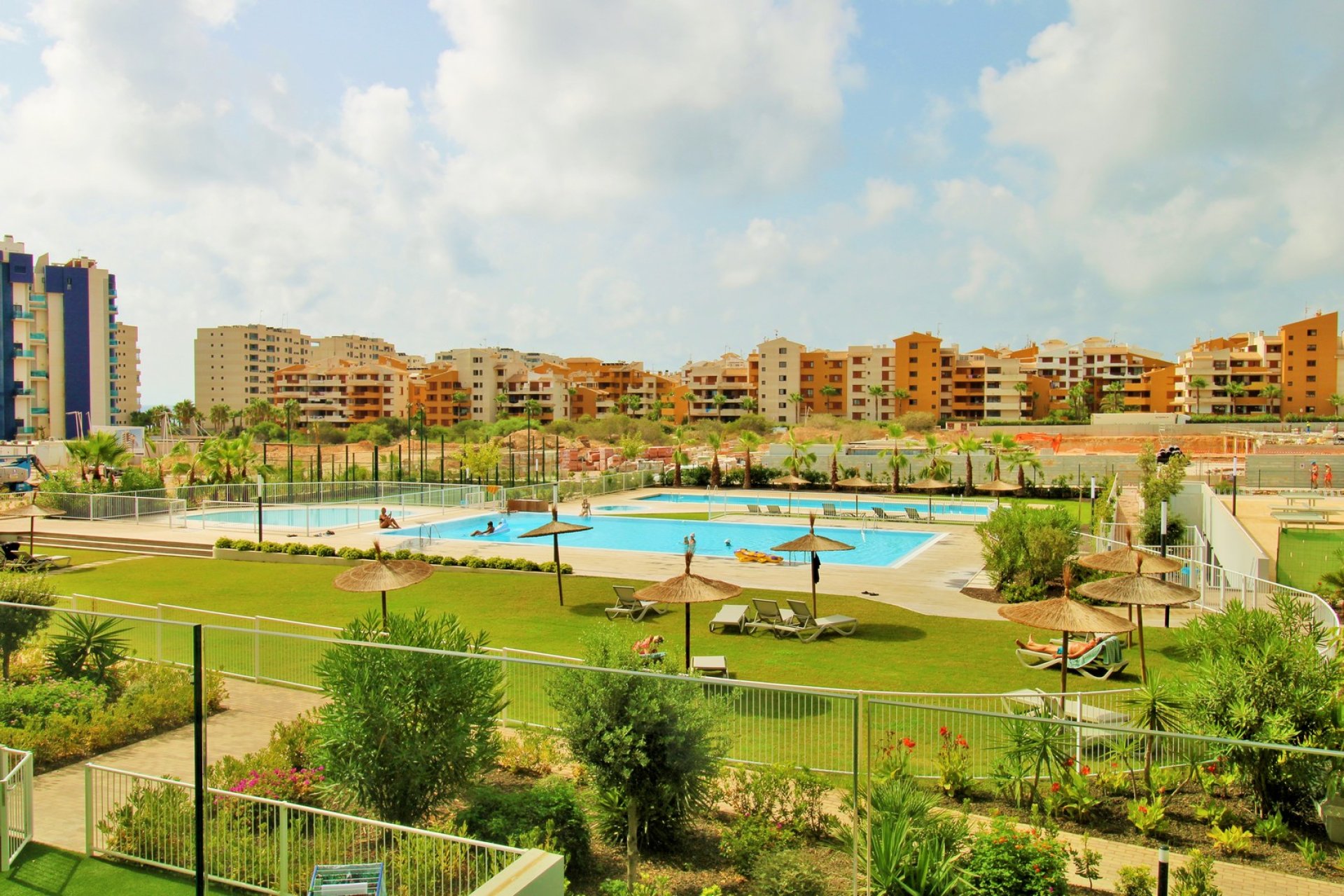 Resale - Apartment / Flat * - Punta Prima *