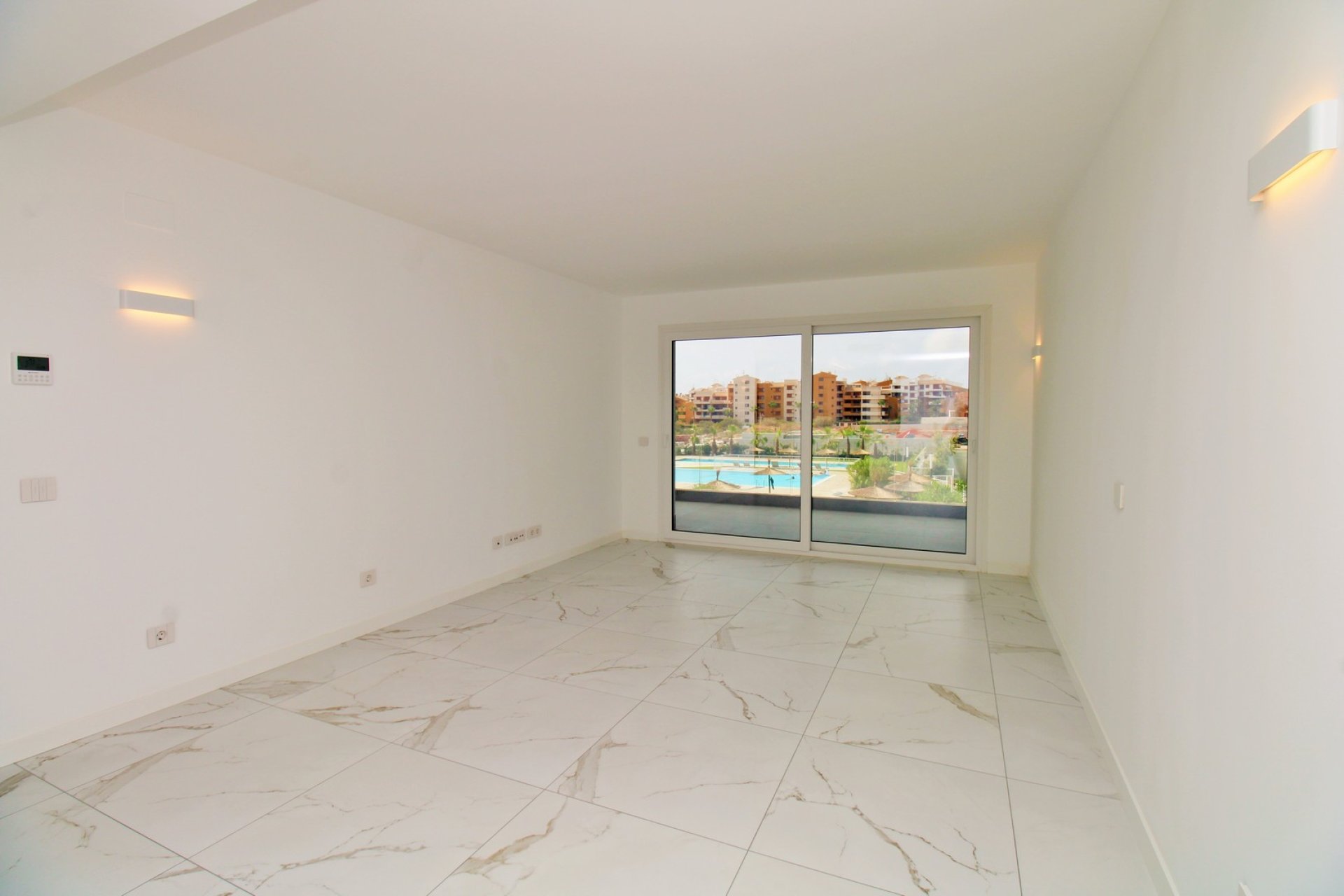 Resale - Apartment / Flat * - Punta Prima *