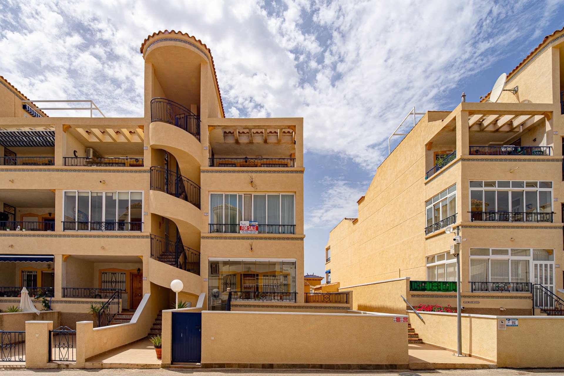 Resale - Apartment / Flat * - Punta Prima *