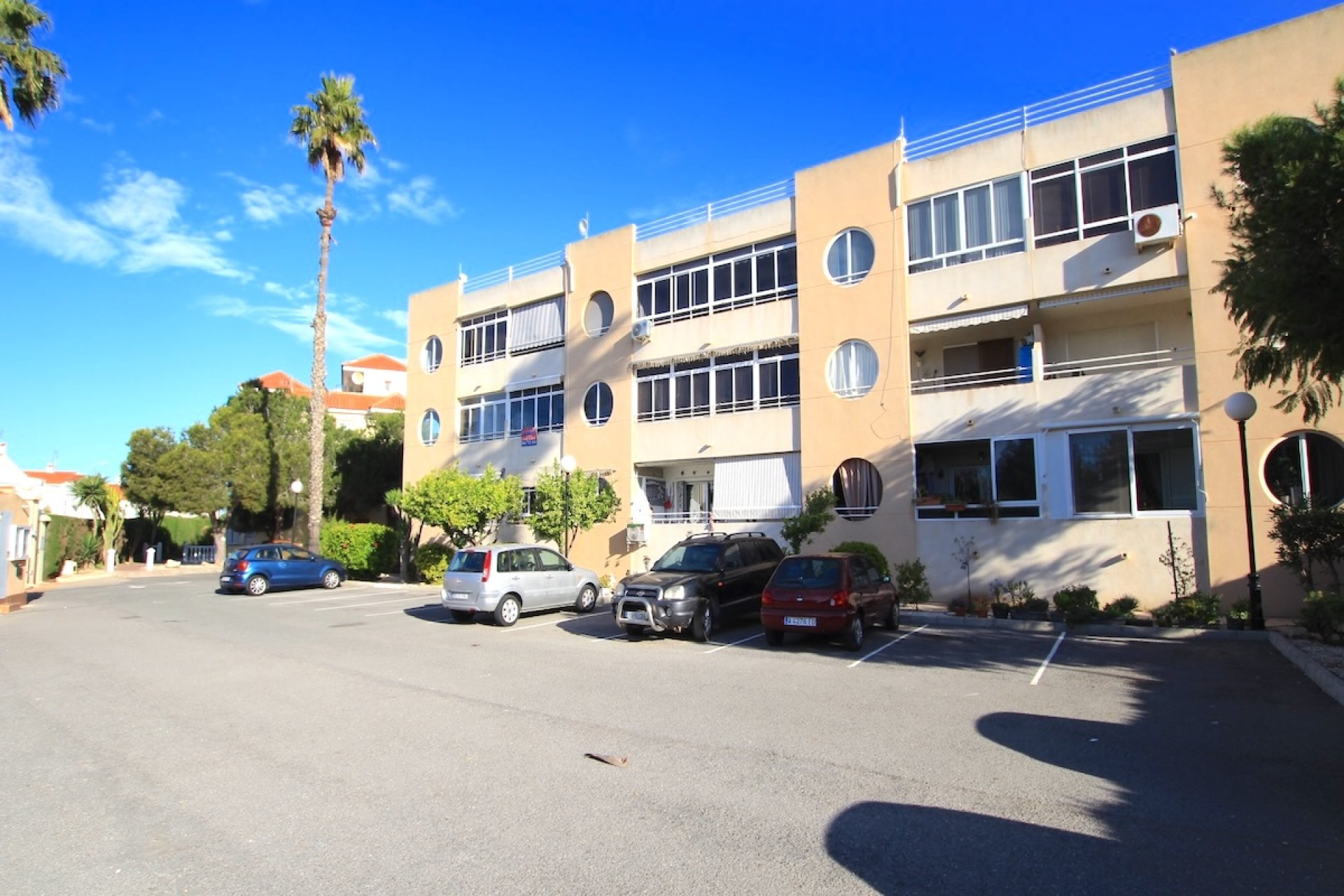 Resale - Apartment / Flat * - San Luis