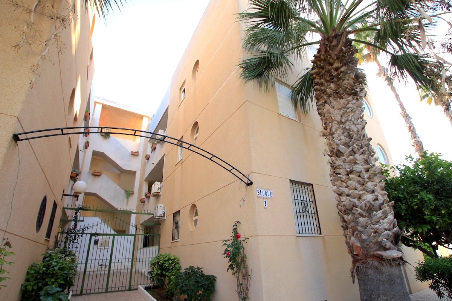 Resale - Apartment / Flat * - San Luis