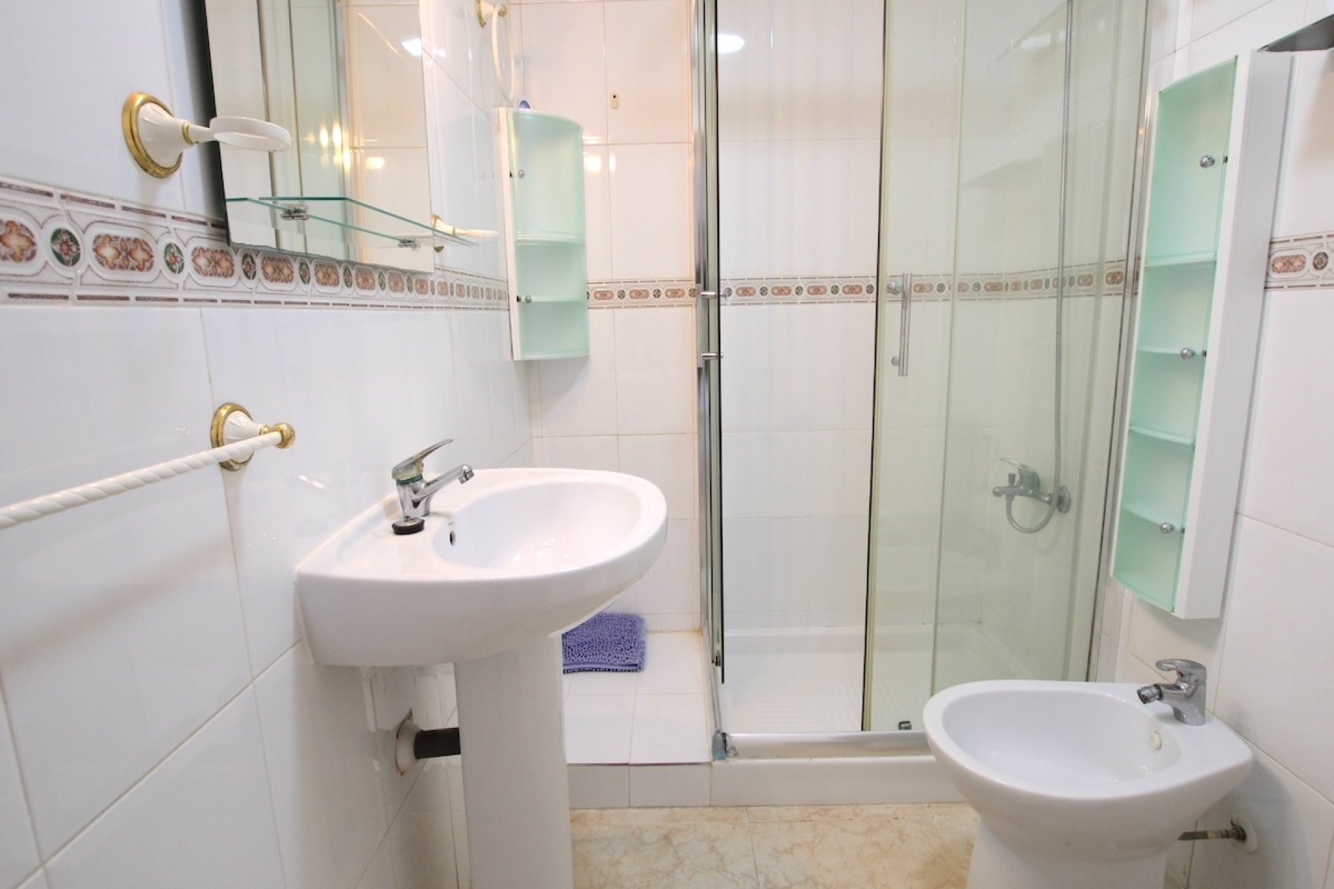 Resale - Apartment / Flat * - San Luis