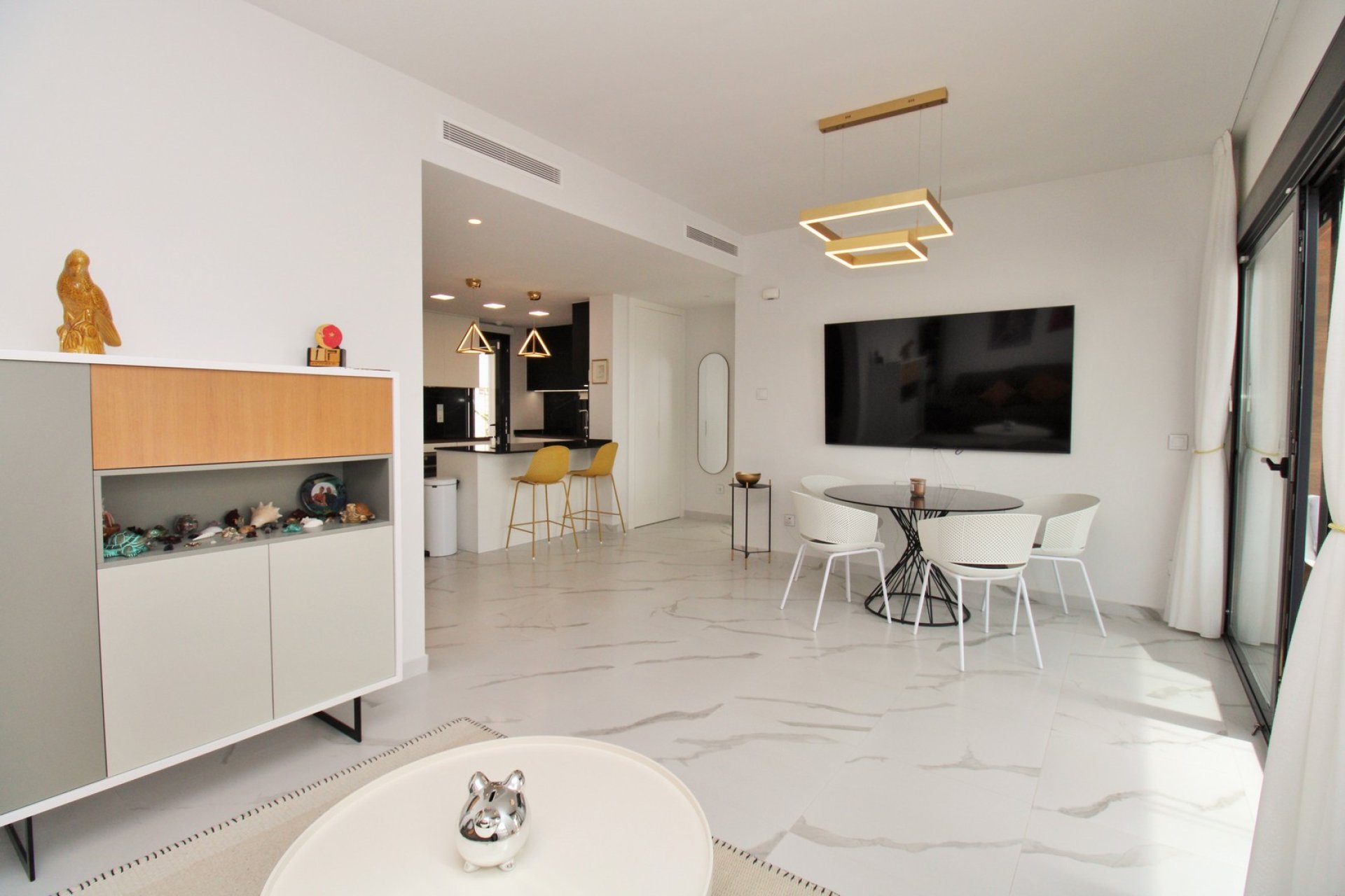 Resale - Apartment / Flat * - San Miguel de Salinas