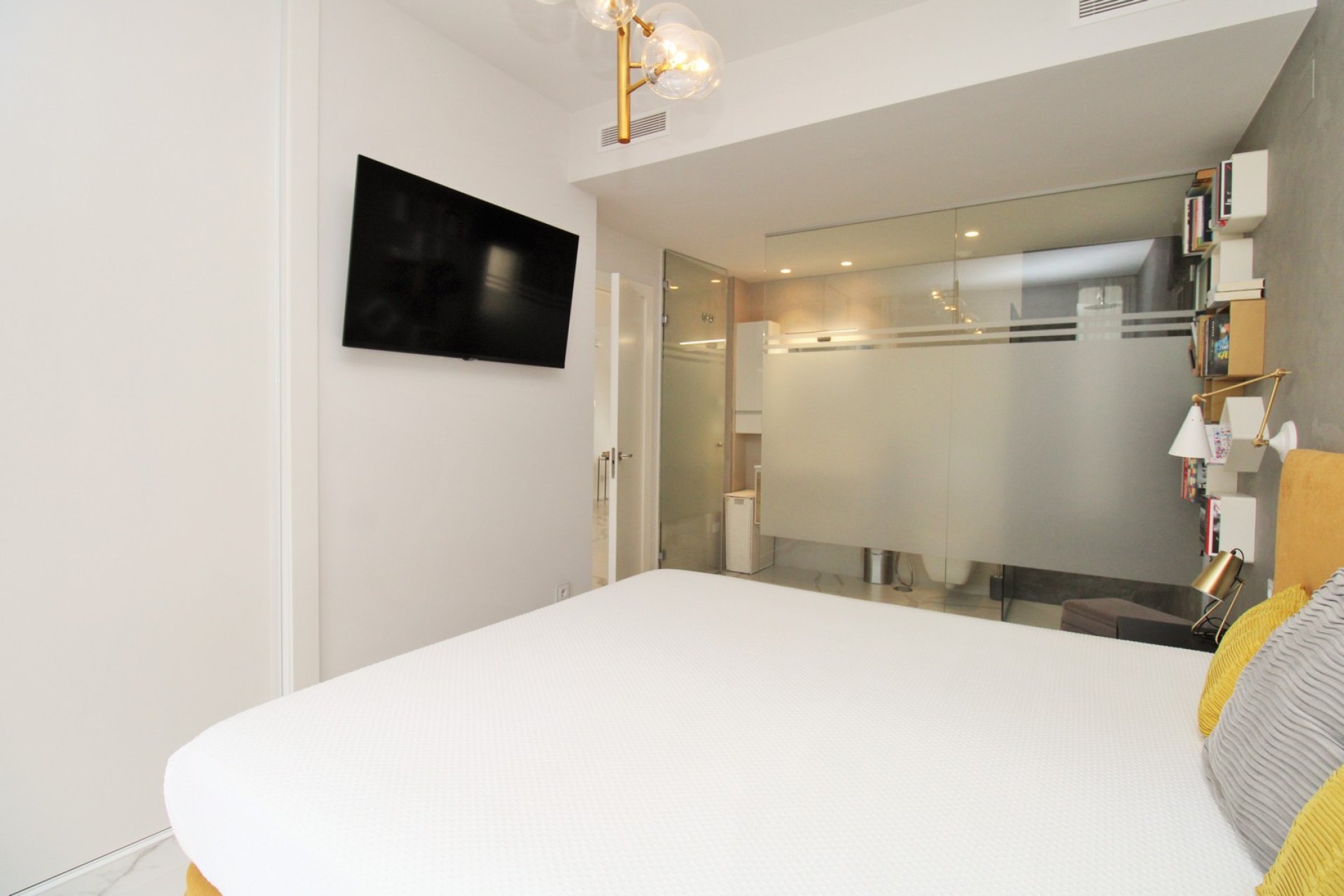 Resale - Apartment / Flat * - San Miguel de Salinas