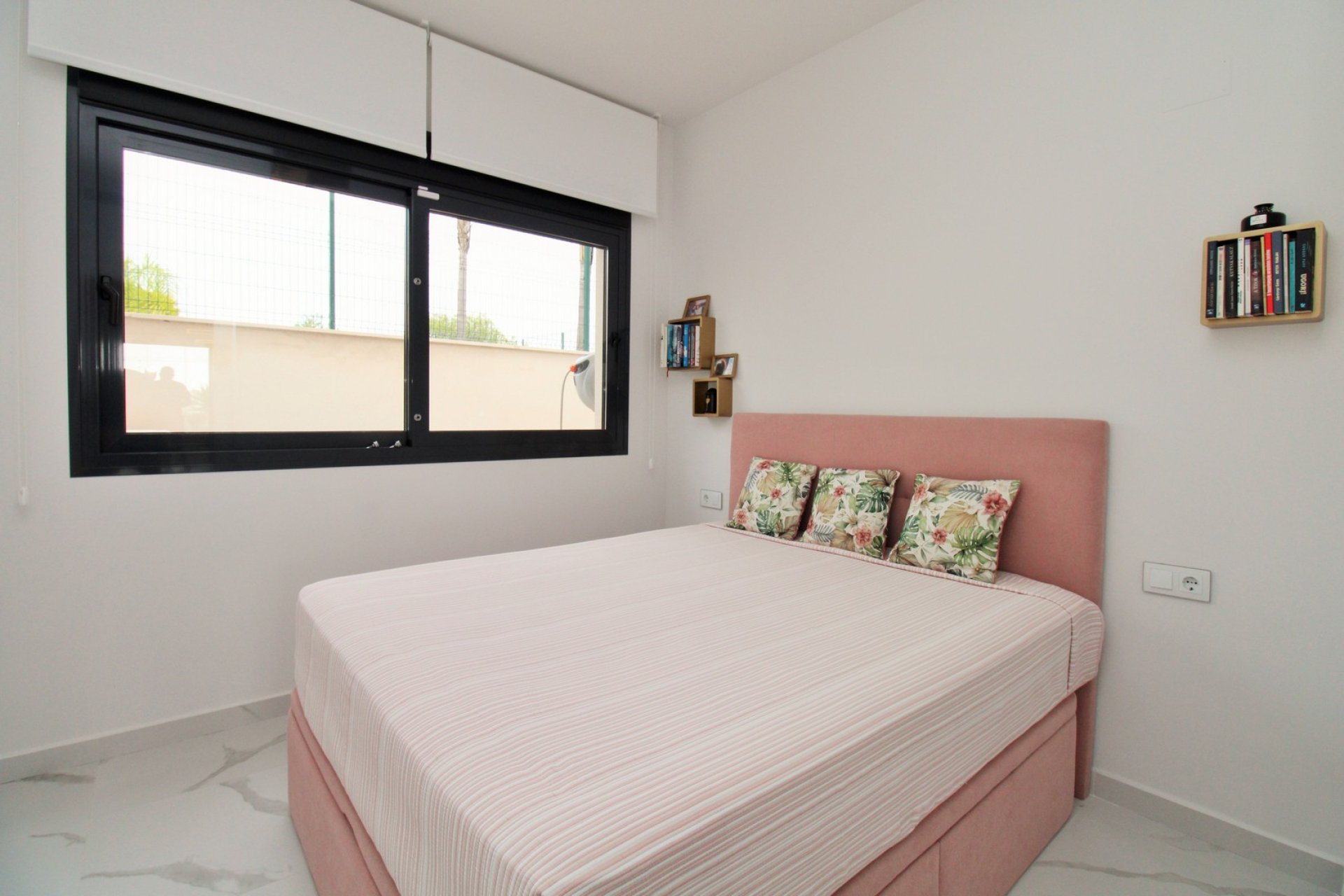 Resale - Apartment / Flat * - San Miguel de Salinas