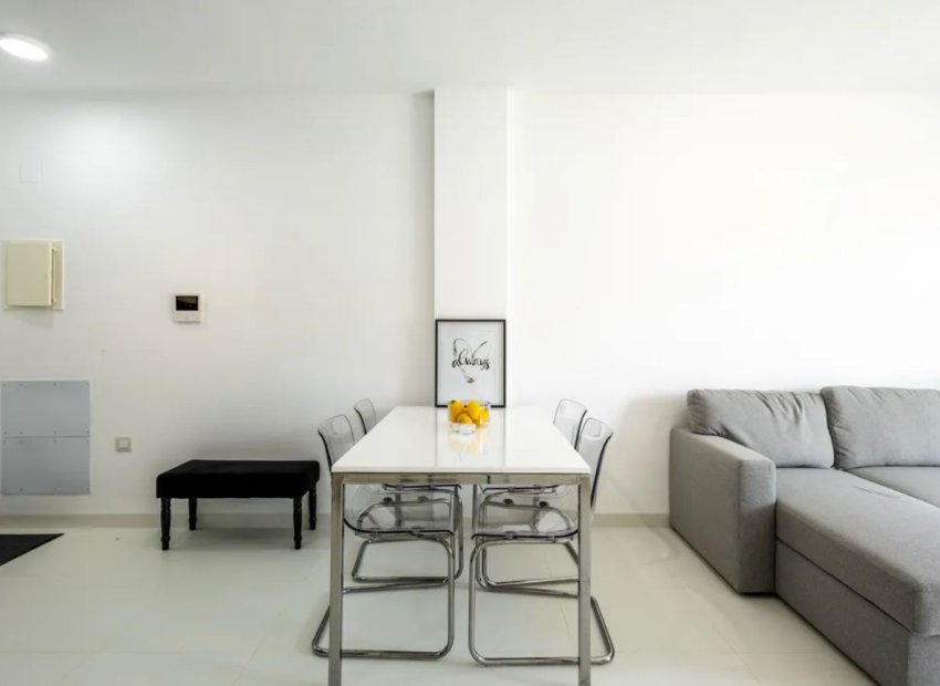 Resale - Apartment / Flat * - San Miguel de Salinas *