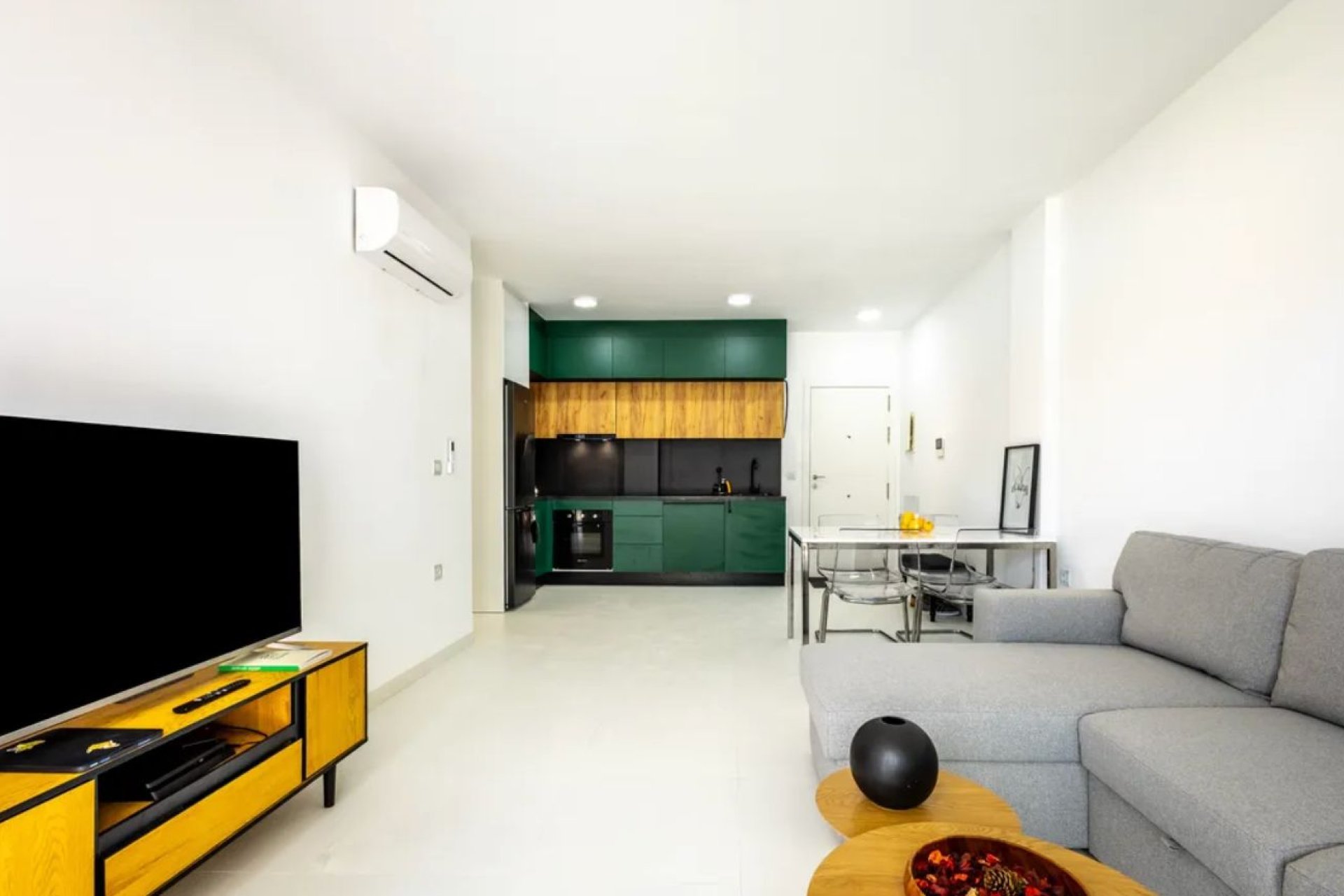 Resale - Apartment / Flat * - San Miguel de Salinas *