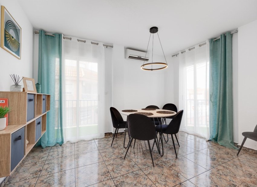 Resale - Apartment / flat - Torrevieja - Acequion