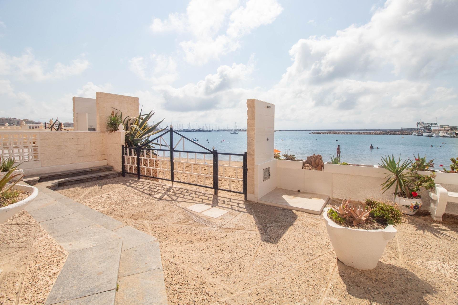 Resale - Apartment / Flat * - Torrevieja - Acequion *