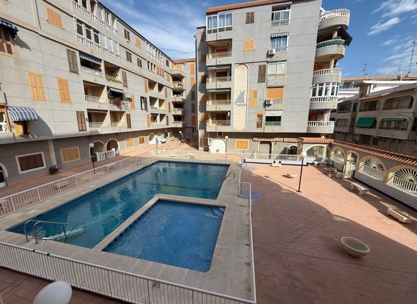 Resale - Apartment / Flat * - Torrevieja - Acequion *