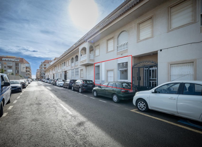 Resale - Apartment / Flat * - Torrevieja * - Acequion *