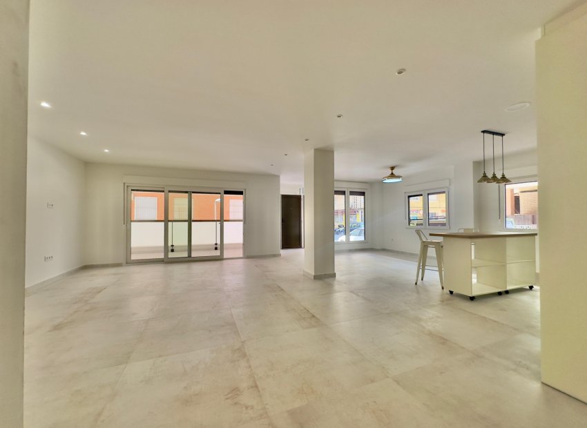 Resale - Apartment / Flat * - Torrevieja * - Acequion *