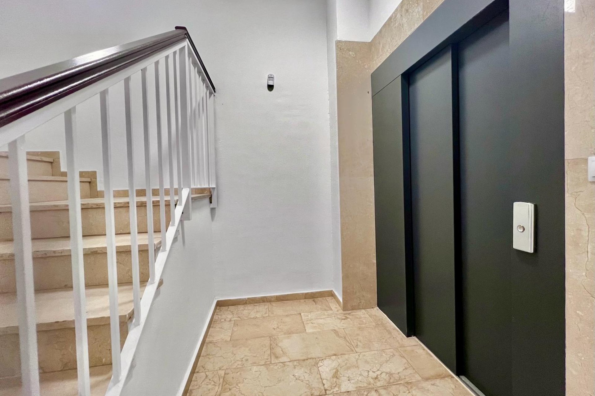 Resale - Apartment / Flat * - Torrevieja * - Acequion *