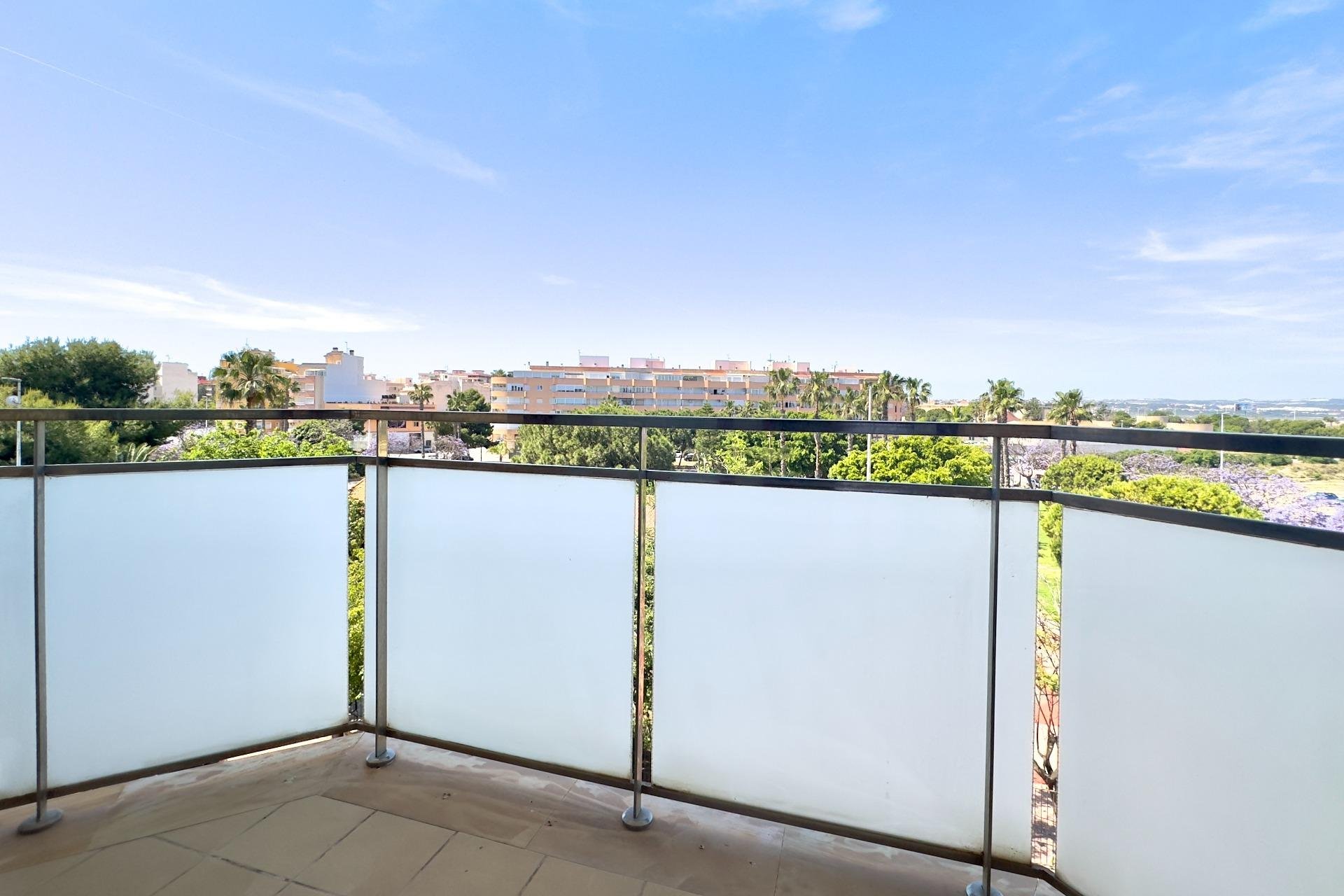 Resale - Apartment / Flat * - Torrevieja * - Acequion *