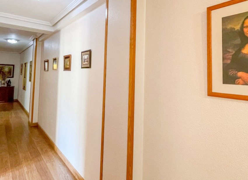 Resale - Apartment / Flat * - Torrevieja * - Acequion *