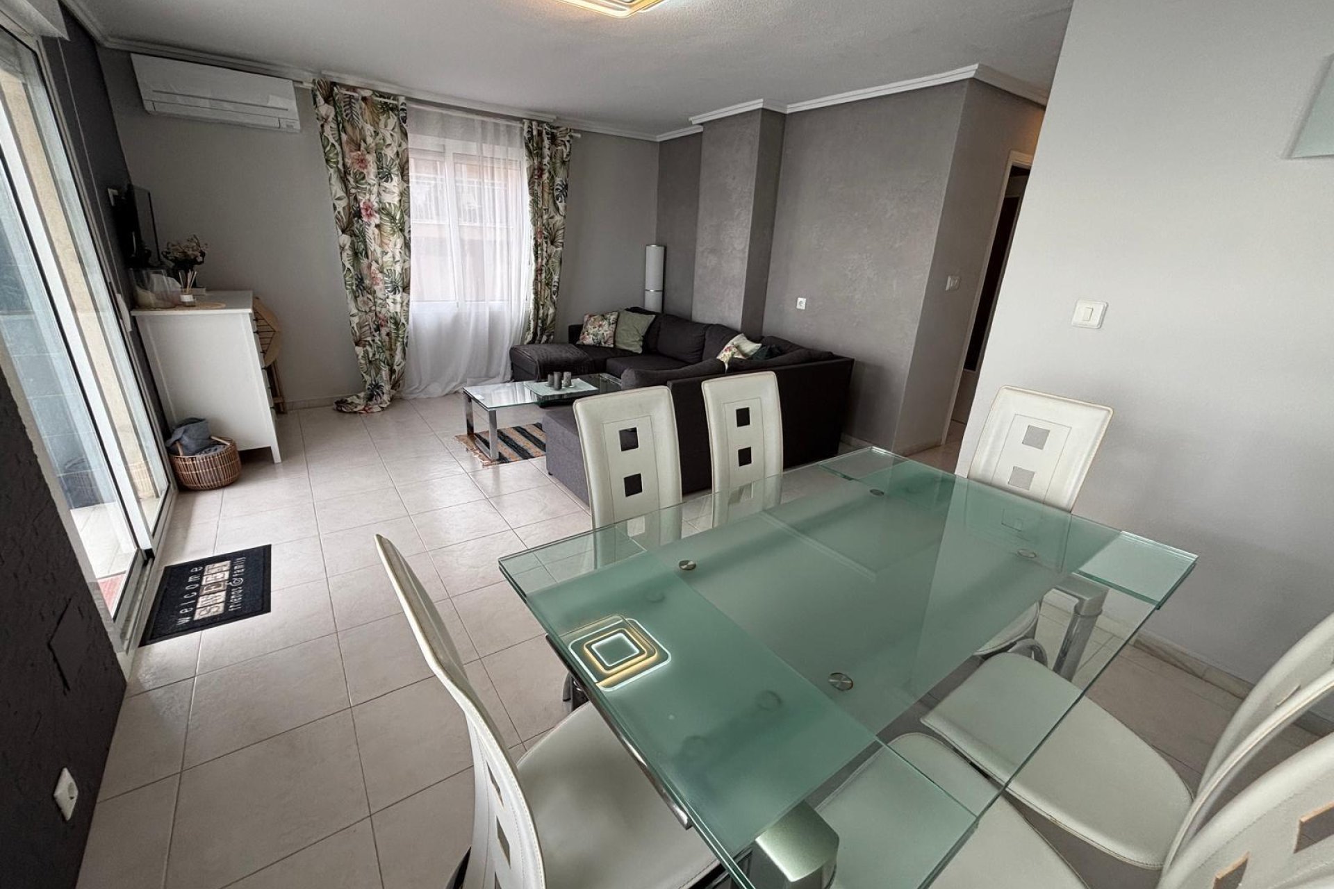 Resale - Apartment / Flat * - Torrevieja * - Acequion *