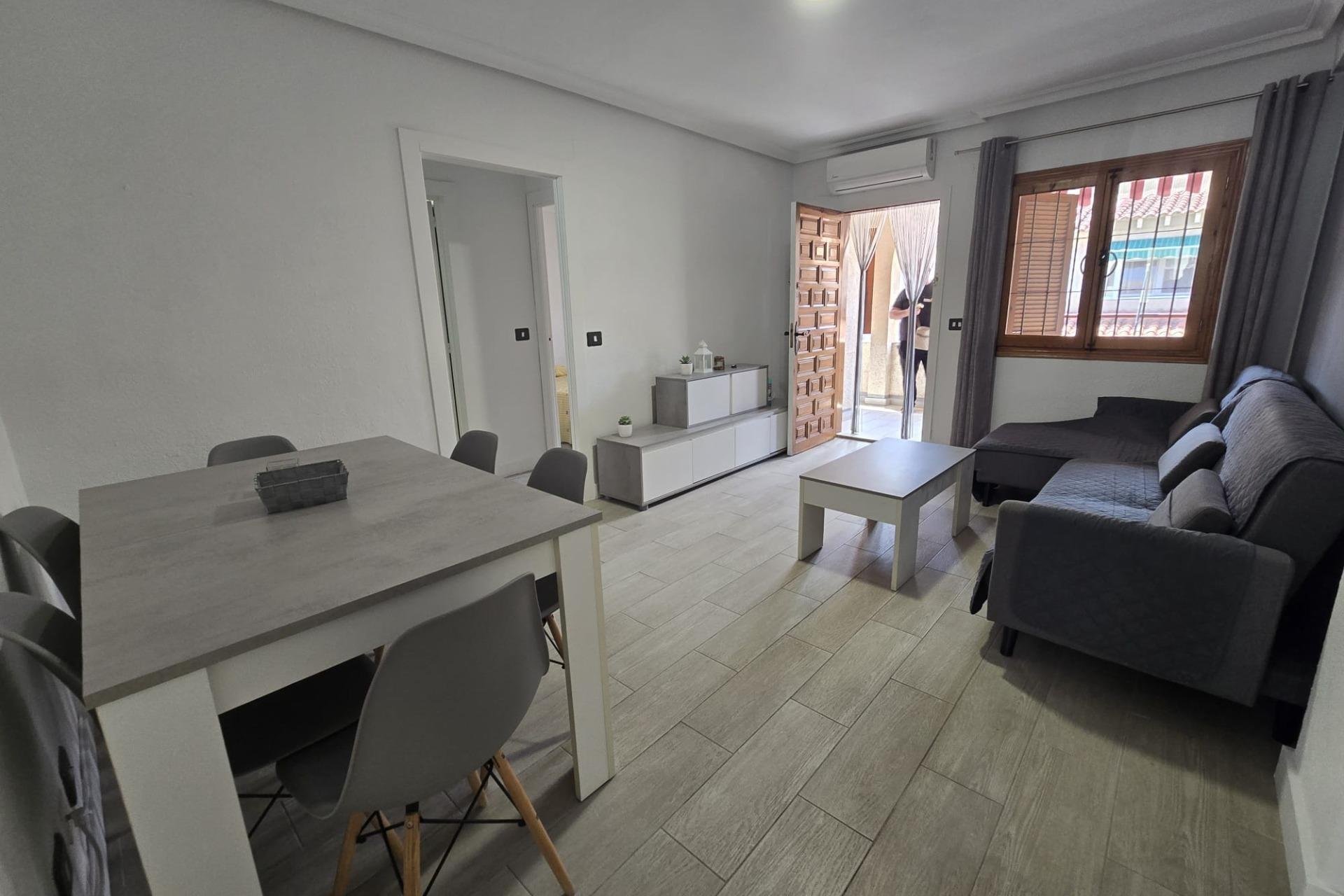 Resale - Apartment / Flat * - Torrevieja * - Acequion *