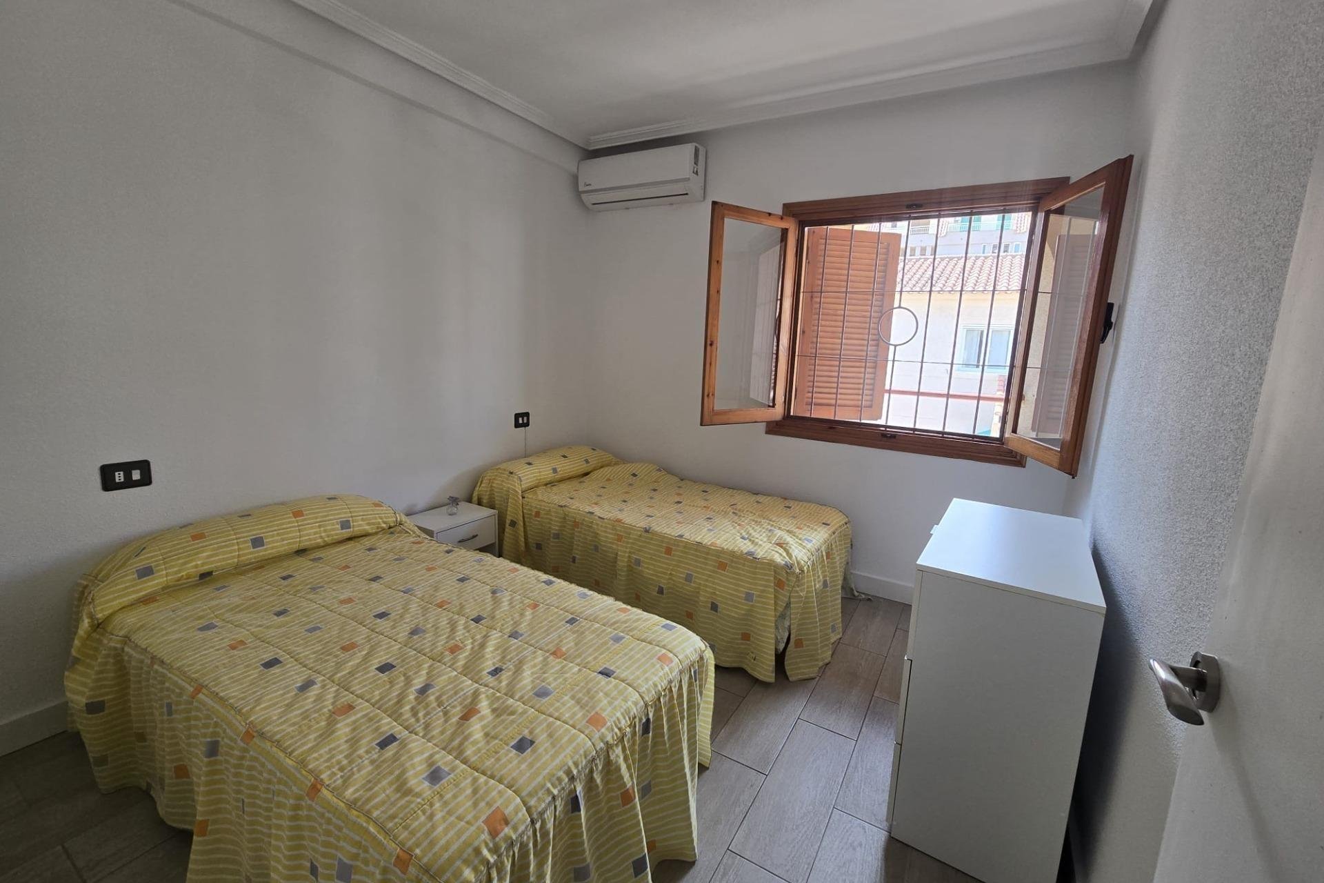 Resale - Apartment / Flat * - Torrevieja * - Acequion *