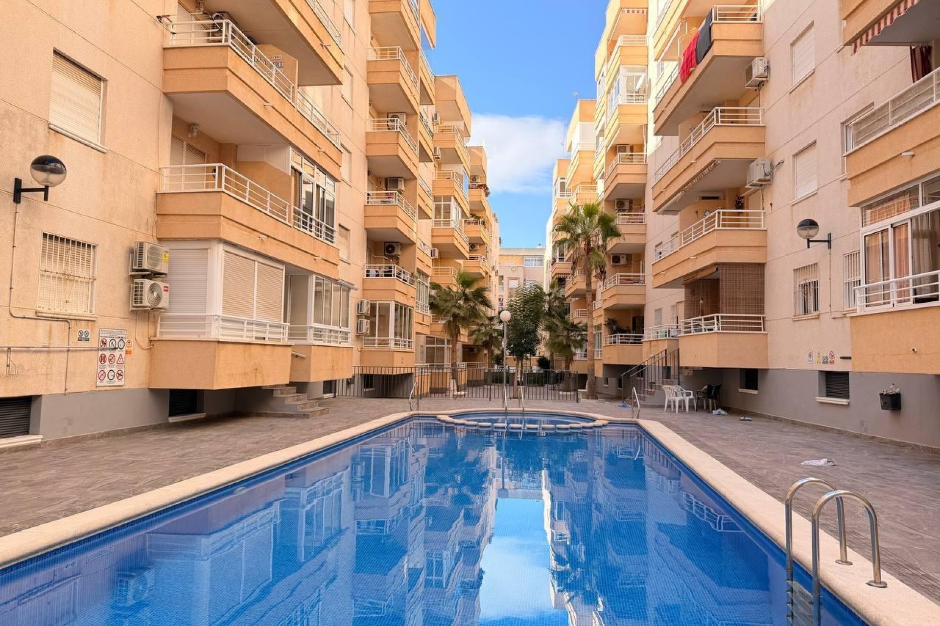 Resale - Apartment / Flat * - Torrevieja * - Acequion *
