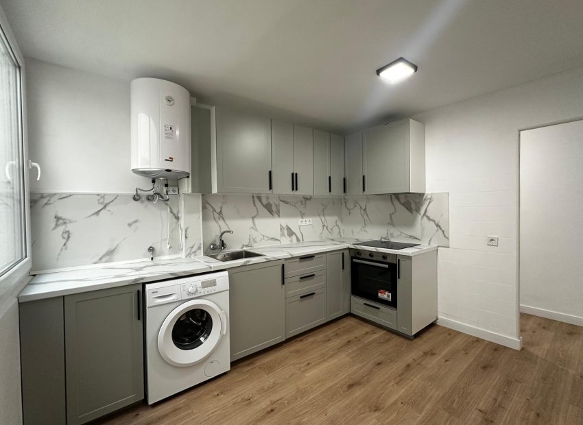 Resale - Apartment / Flat * - Torrevieja * - Acequion *