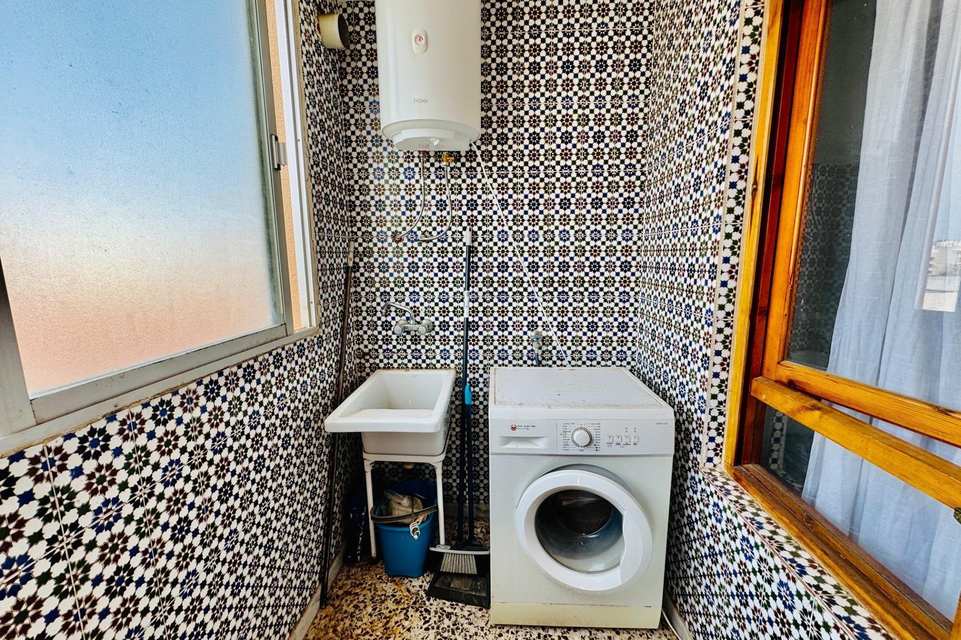 Resale - Apartment / Flat * - Torrevieja * - Acequion *