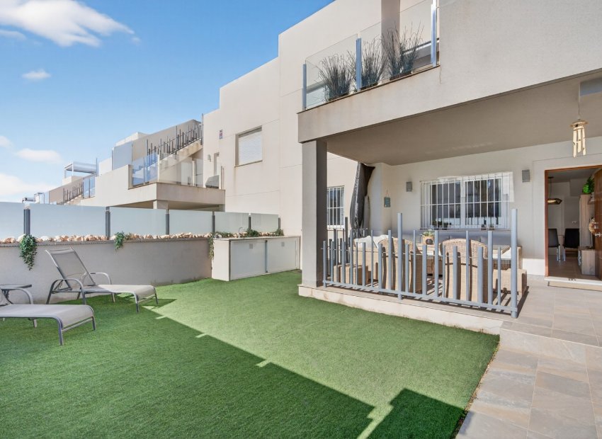 Resale - Apartment / Flat * - Torrevieja * - Aguas Nuevas *