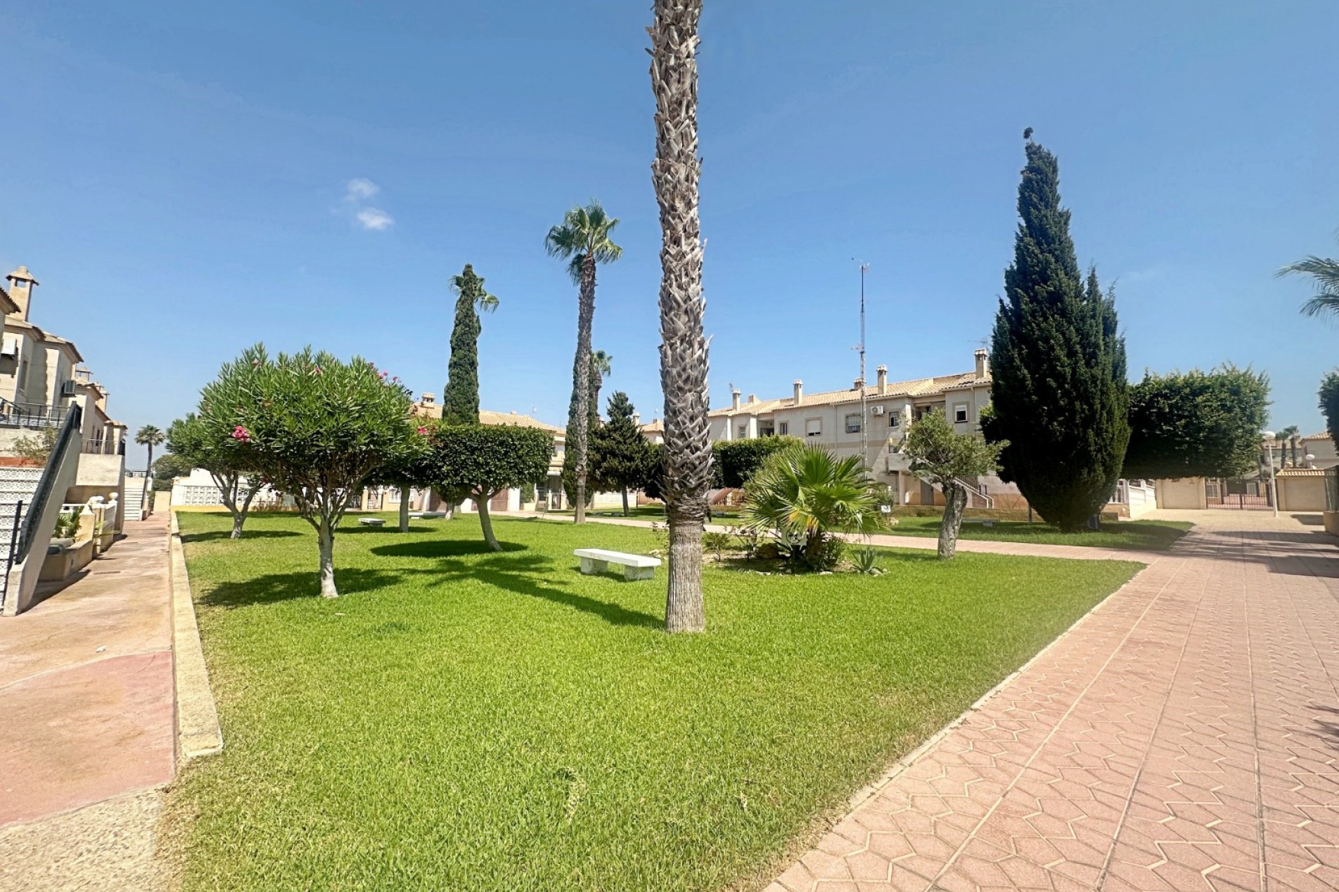Resale - Apartment / Flat * - Torrevieja * - Aguas Nuevas *