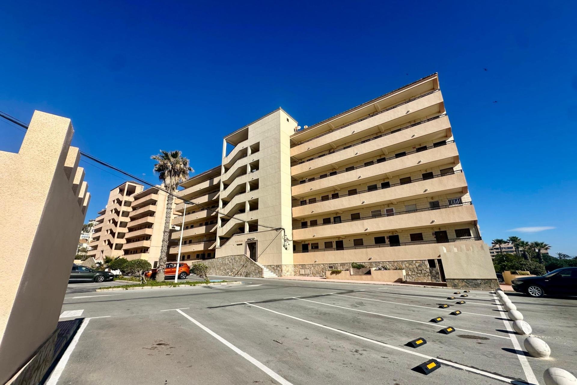 Resale - Apartment / Flat * - Torrevieja * - Cabo cervera *