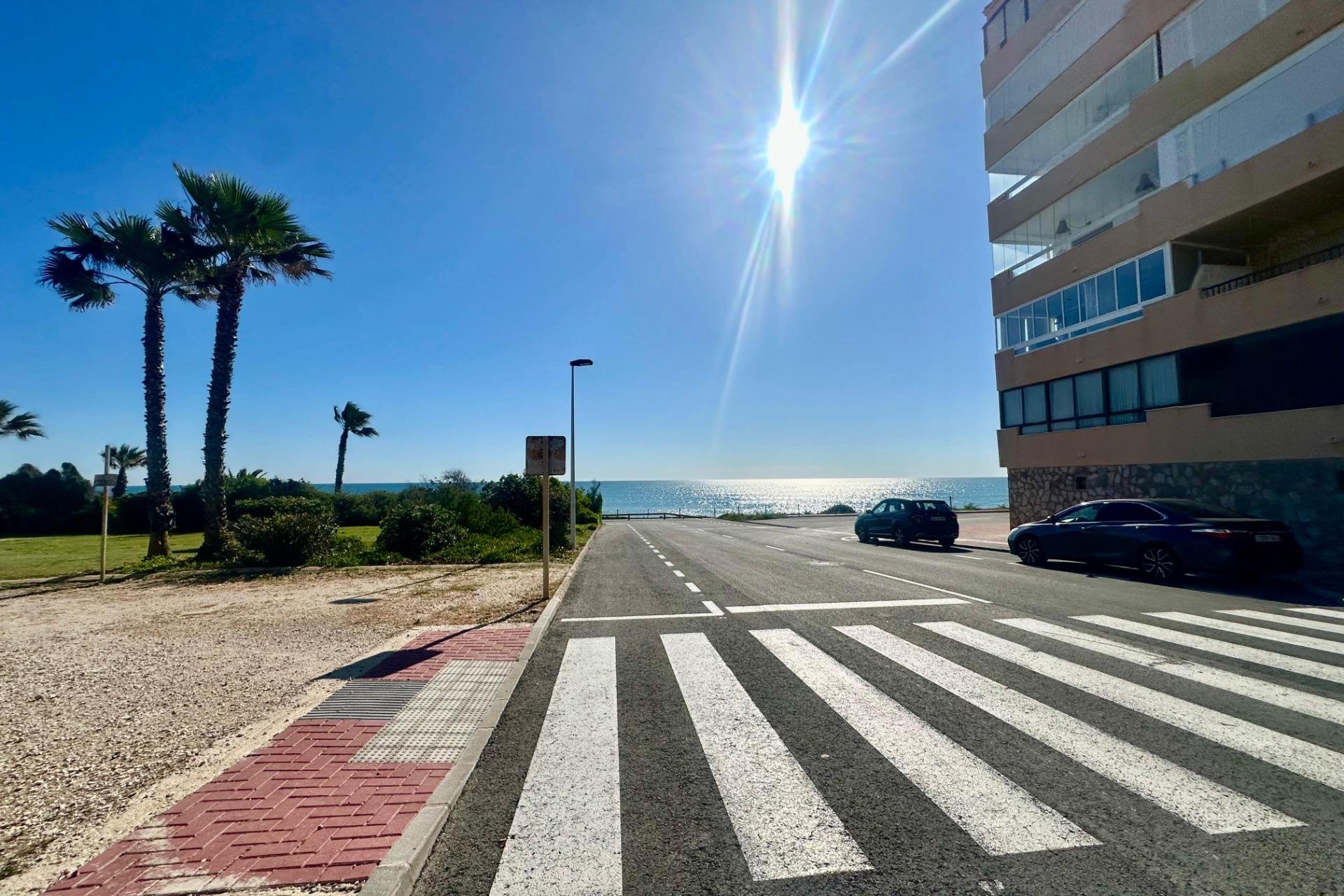 Resale - Apartment / Flat * - Torrevieja * - Cabo cervera *