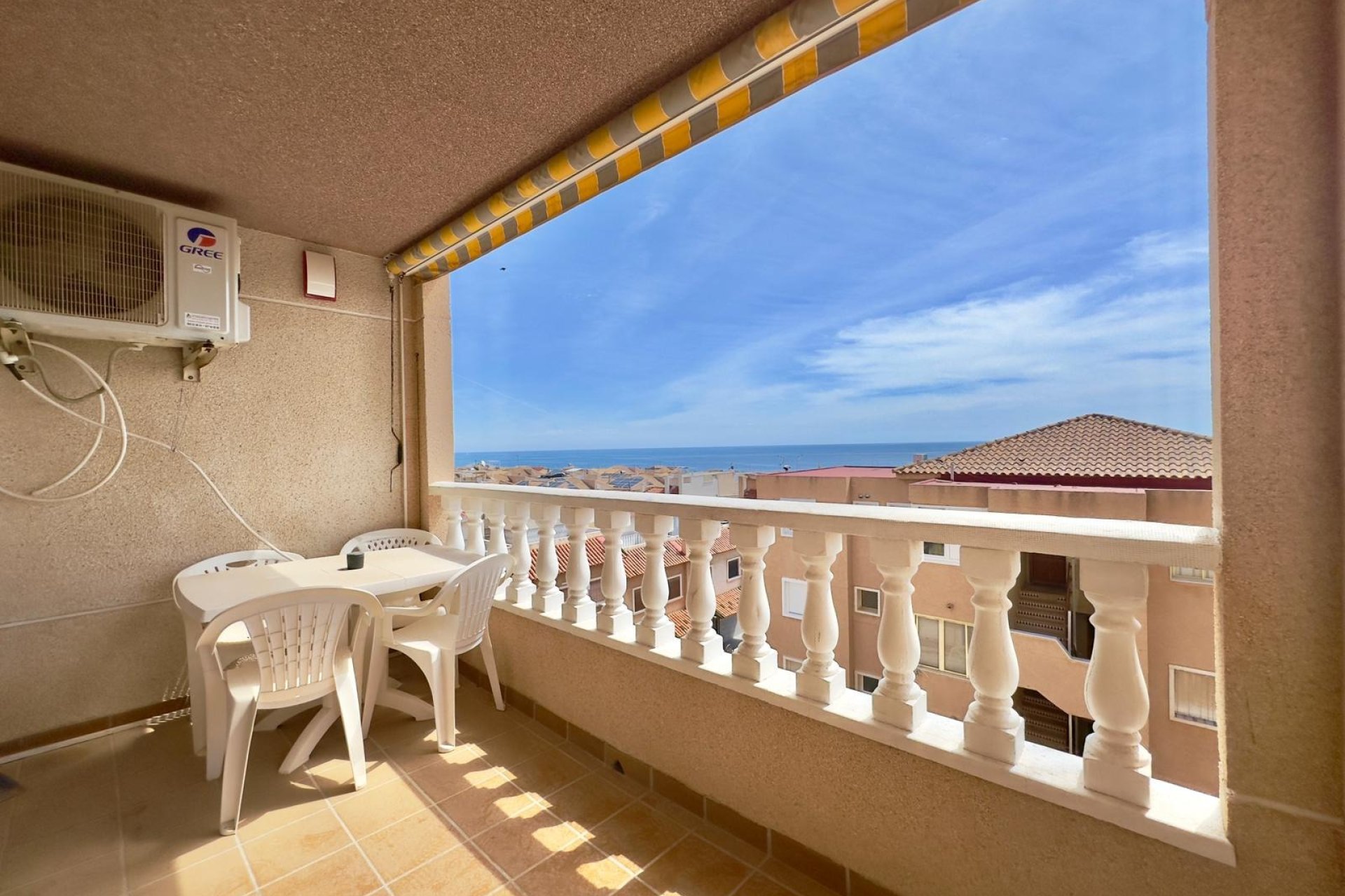 Resale - Apartment / Flat * - Torrevieja * - Cabo cervera *