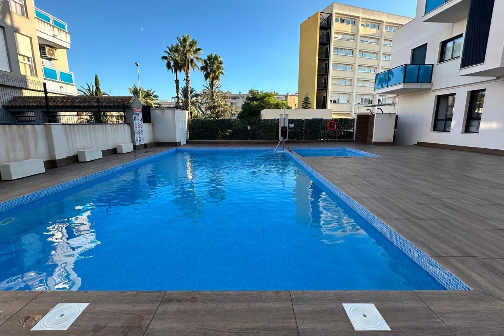 Resale - Apartment / Flat * - Torrevieja * - Calas Blancas