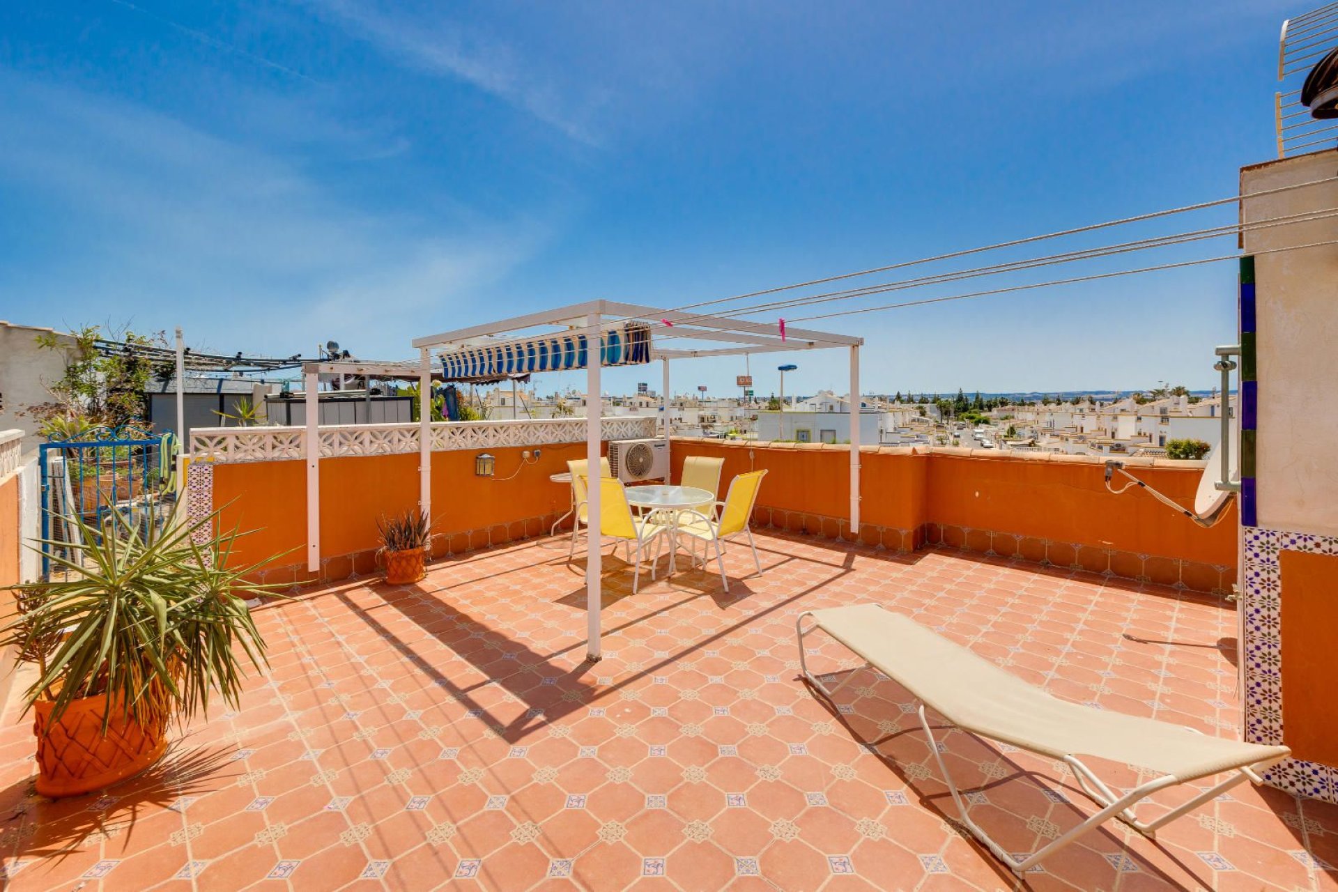 Resale - Apartment / Flat * - Torrevieja * - Carrefour *