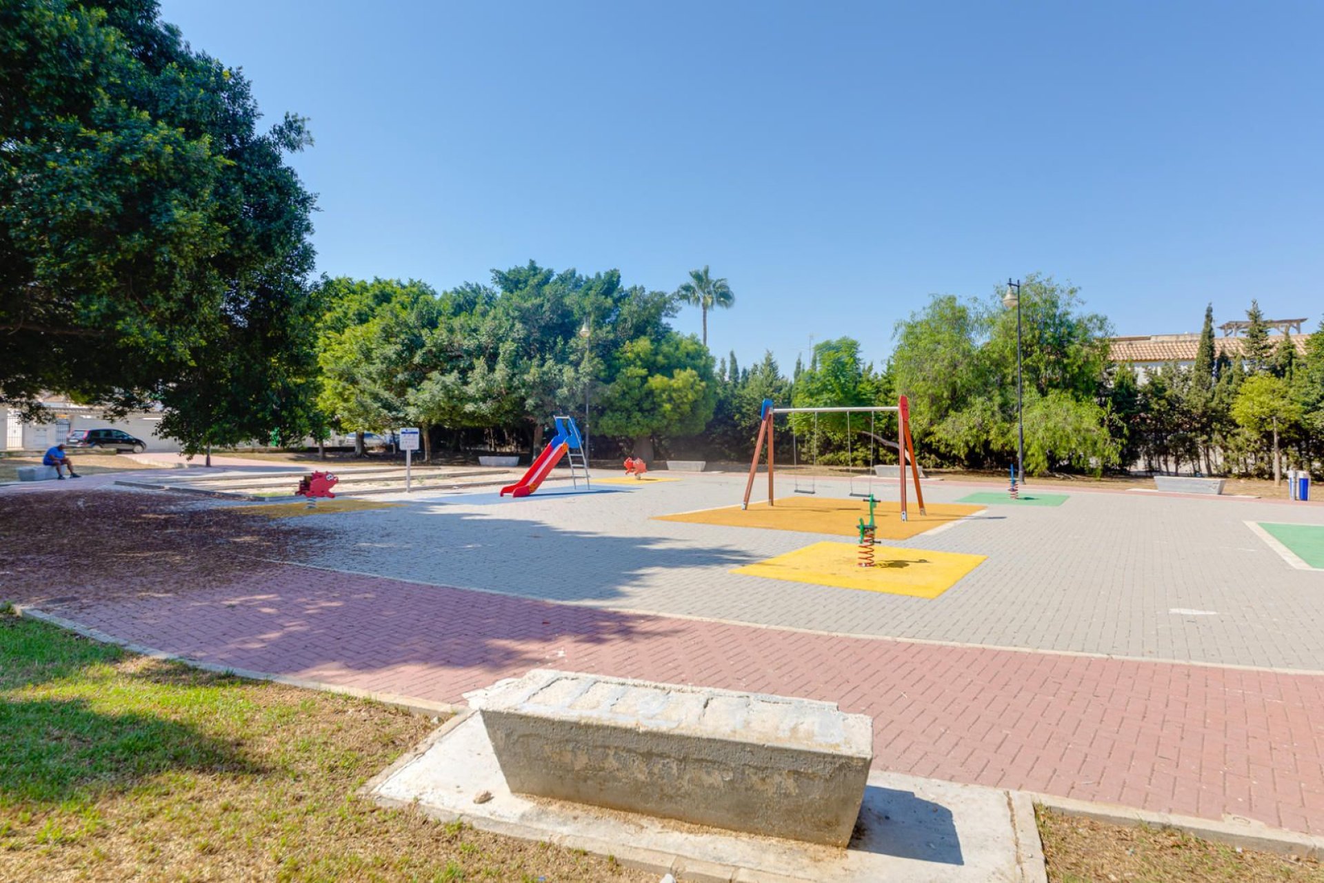 Resale - Apartment / Flat * - Torrevieja * - Carrefour *