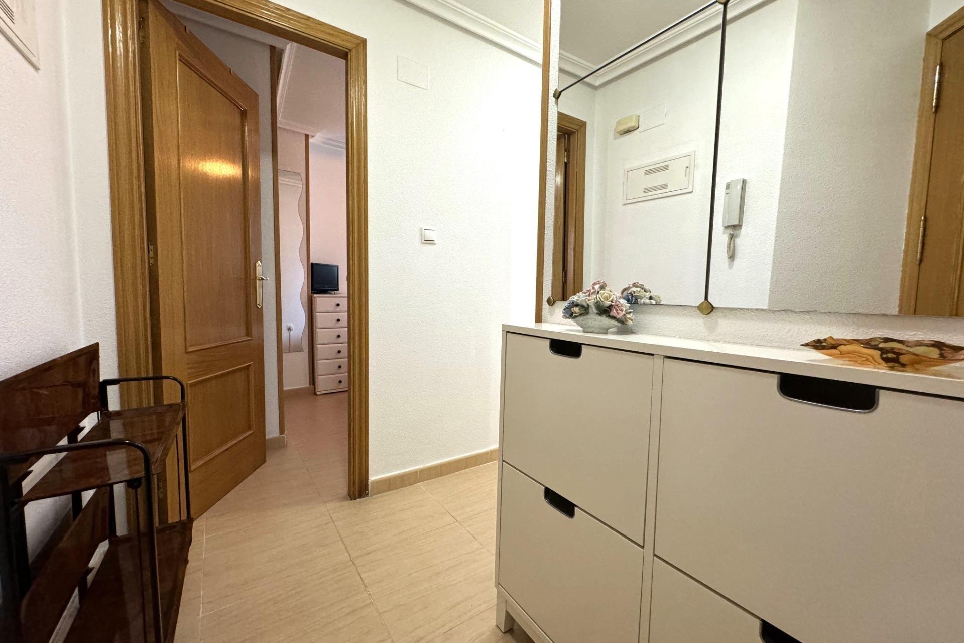 Resale - Apartment / flat - Torrevieja - Center