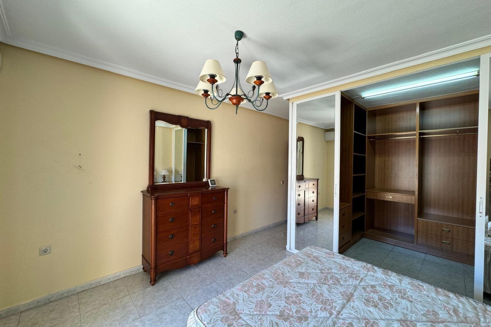 Resale - Apartment / flat - Torrevieja - Center