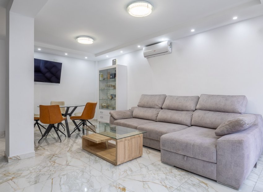 Resale - Apartment / flat - Torrevieja - Center