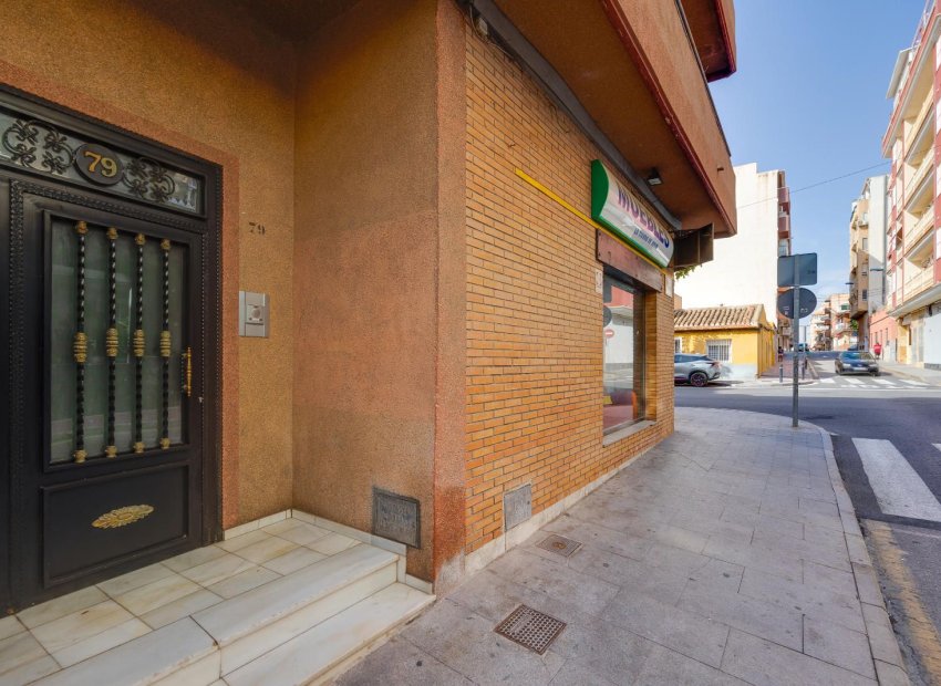 Resale - Apartment / Flat * - Torrevieja * - Centro - Muelle Pesquero