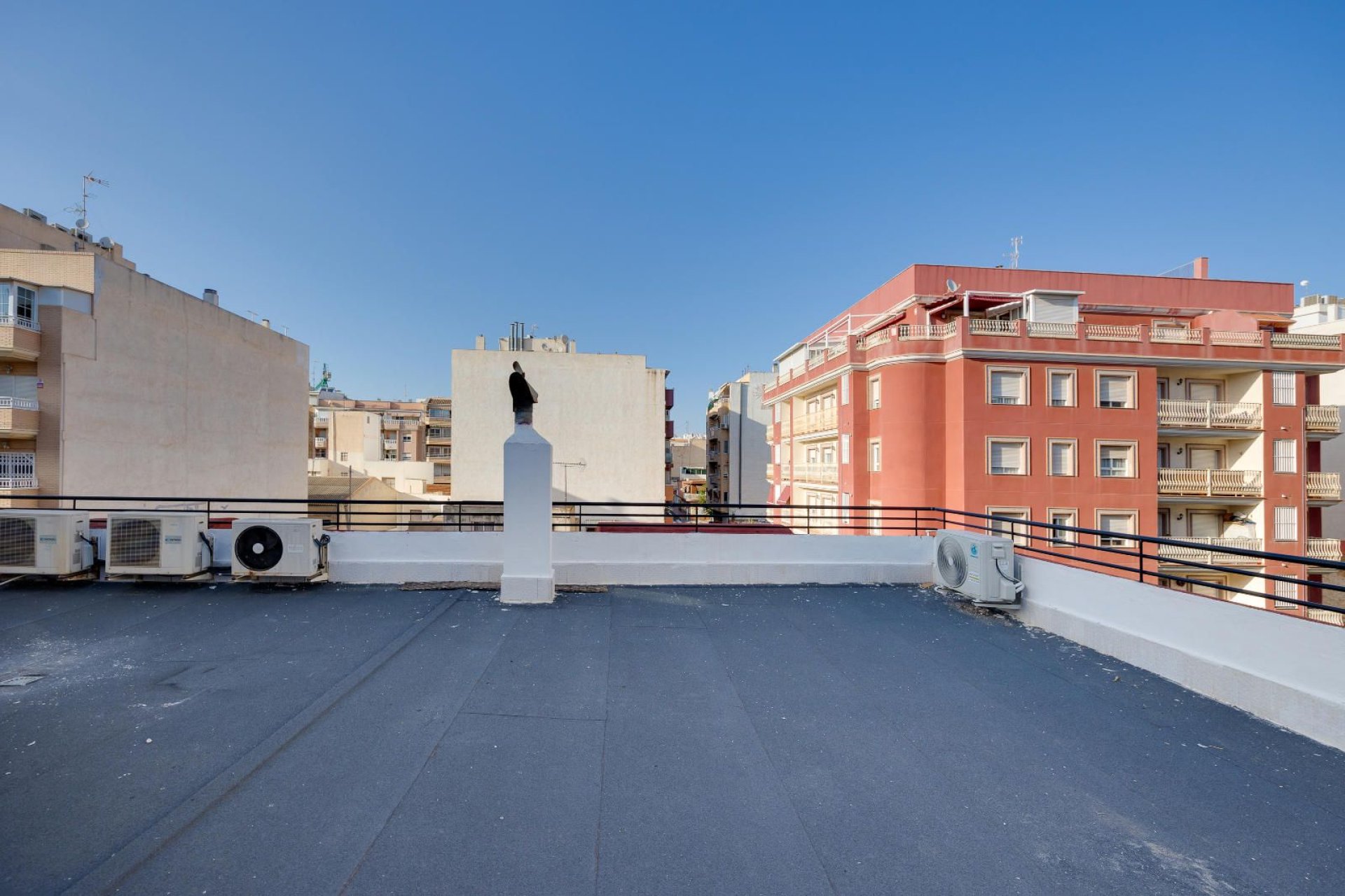 Resale - Apartment / Flat * - Torrevieja * - Centro - Muelle Pesquero