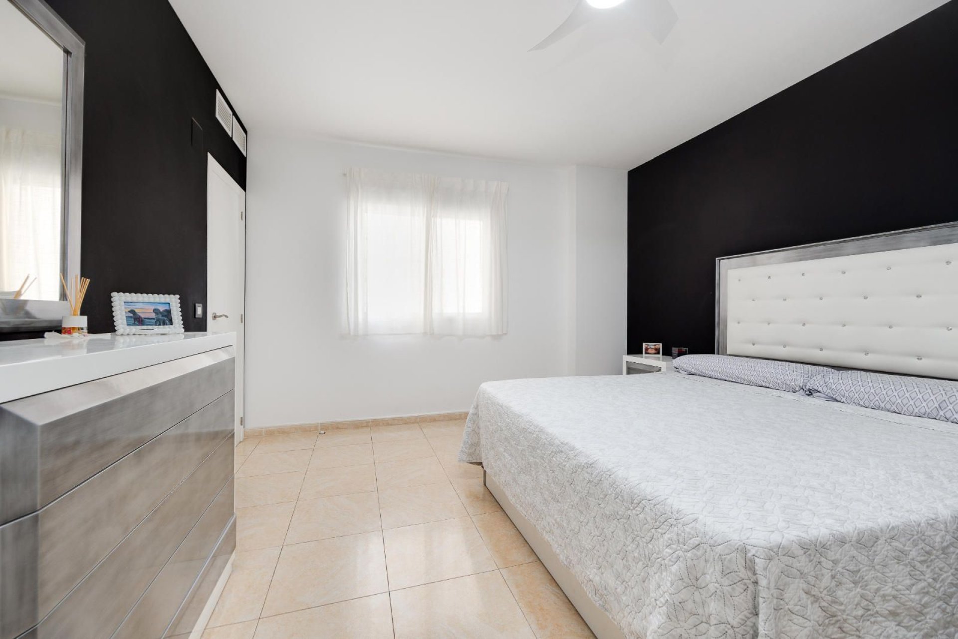 Resale - Apartment / Flat * - Torrevieja * - Centro - Muelle Pesquero