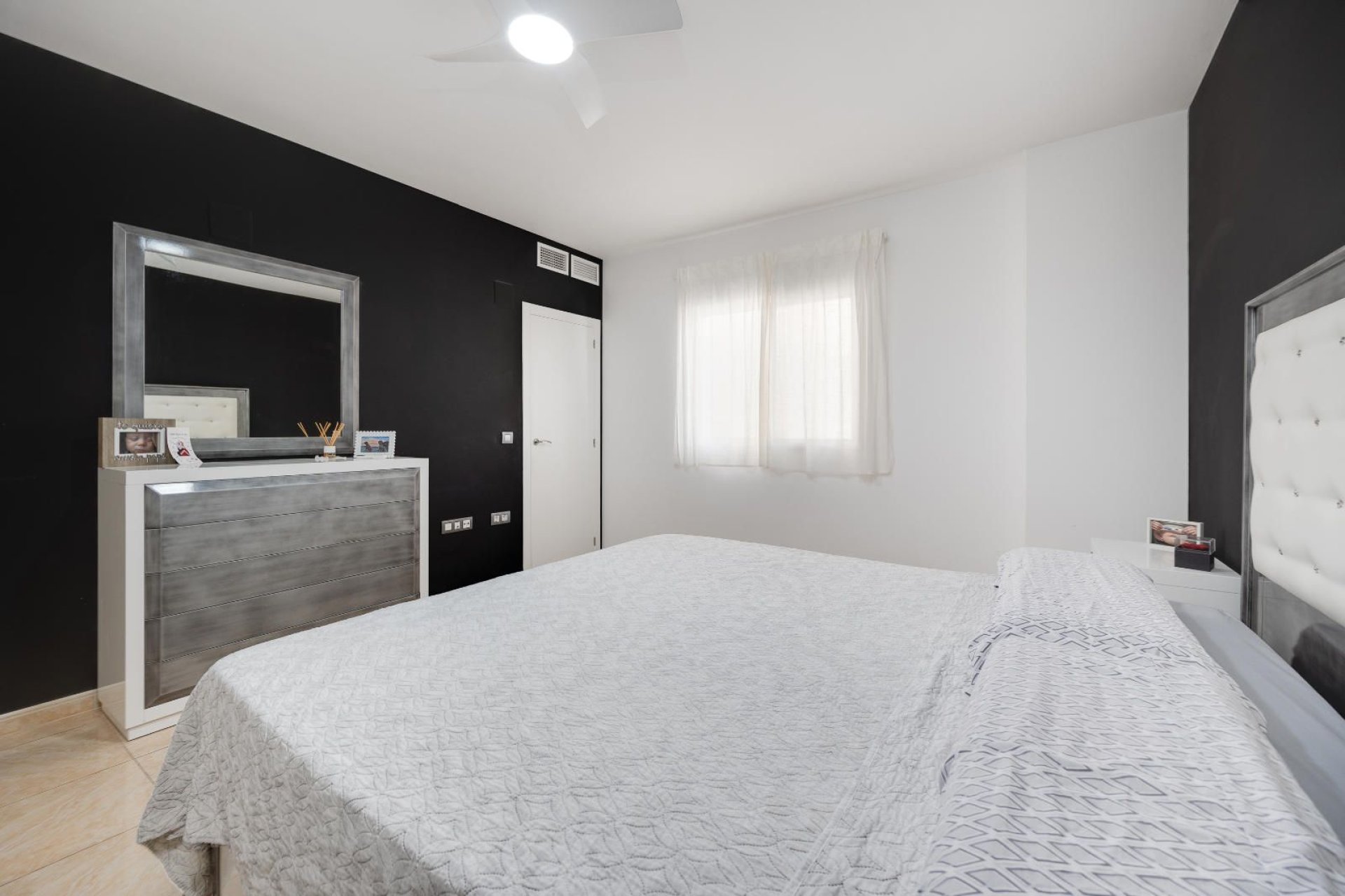 Resale - Apartment / Flat * - Torrevieja * - Centro - Muelle Pesquero