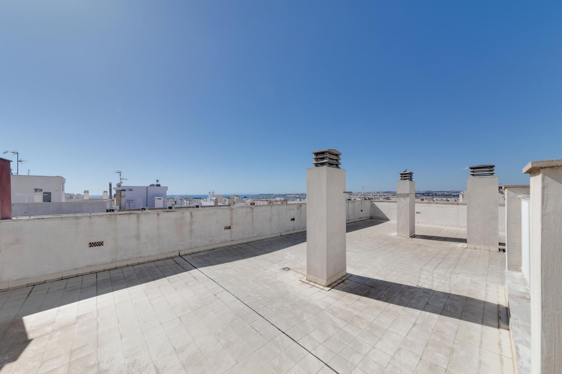 Resale - Apartment / Flat * - Torrevieja * - Centro - Muelle Pesquero